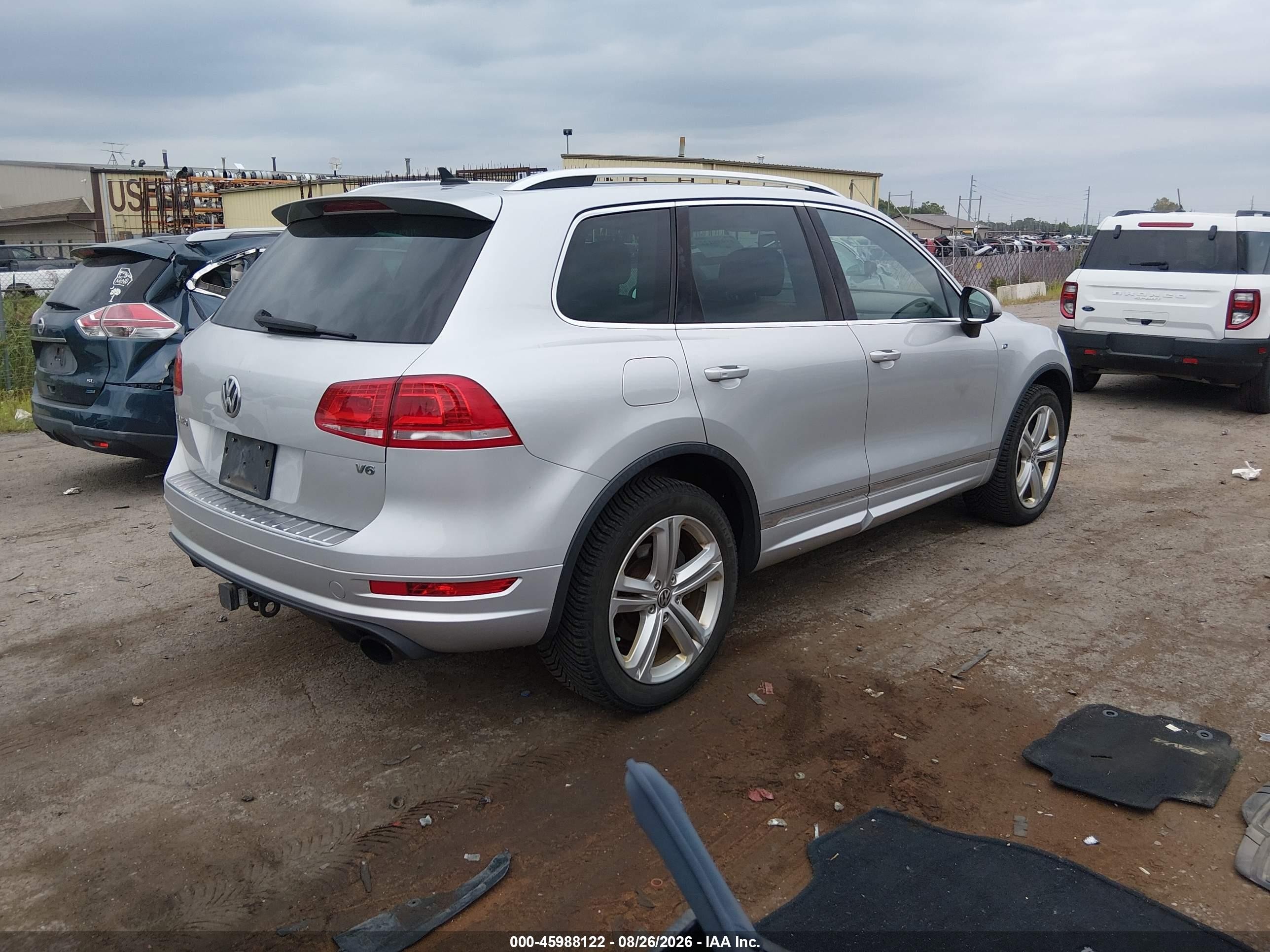 2014 Volkswagen Touareg 3.6l R-line Silver vin: WVGDF9BP6ED007304