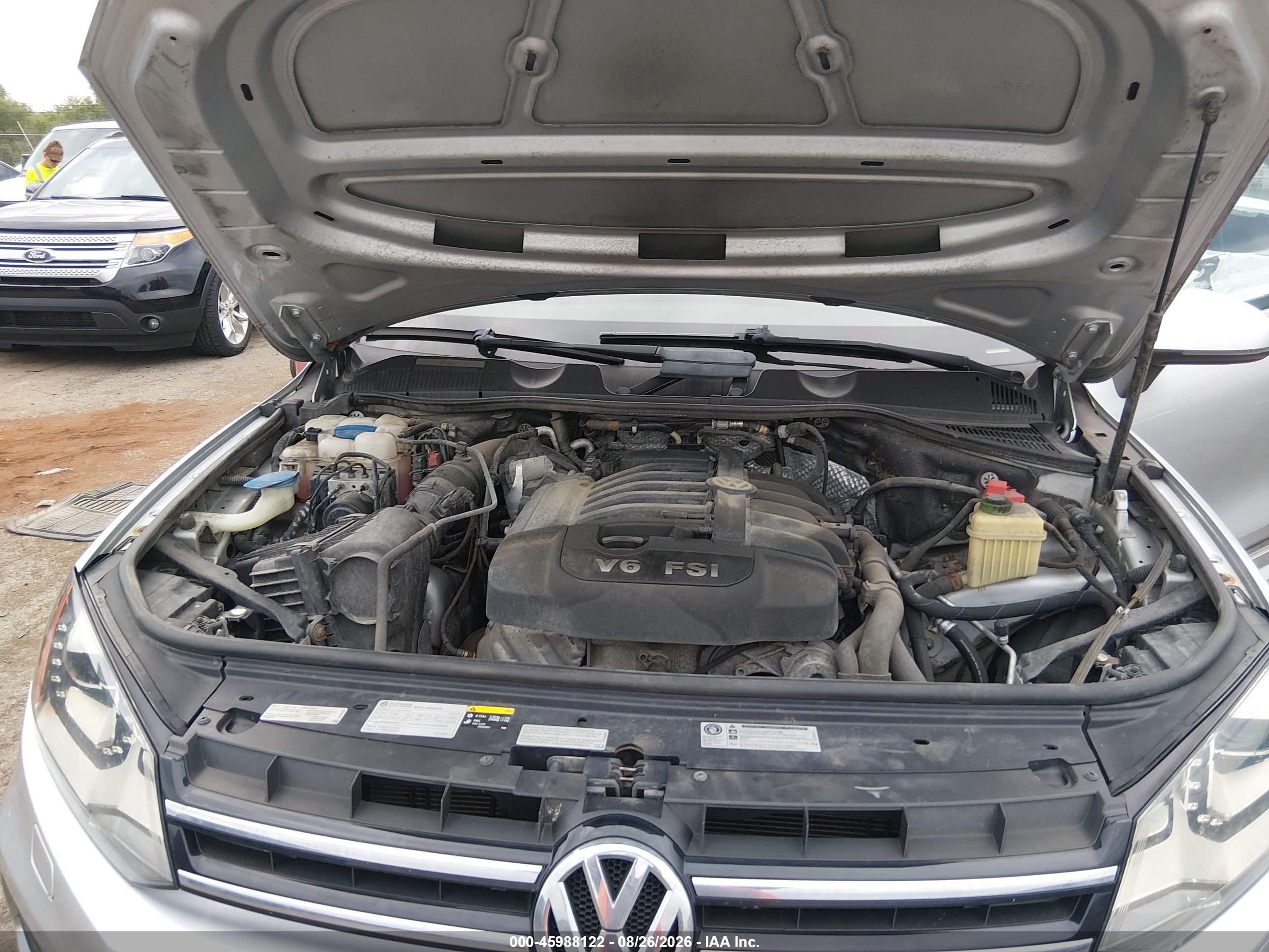 2014 Volkswagen Touareg 3.6l R-line Silver vin: WVGDF9BP6ED007304