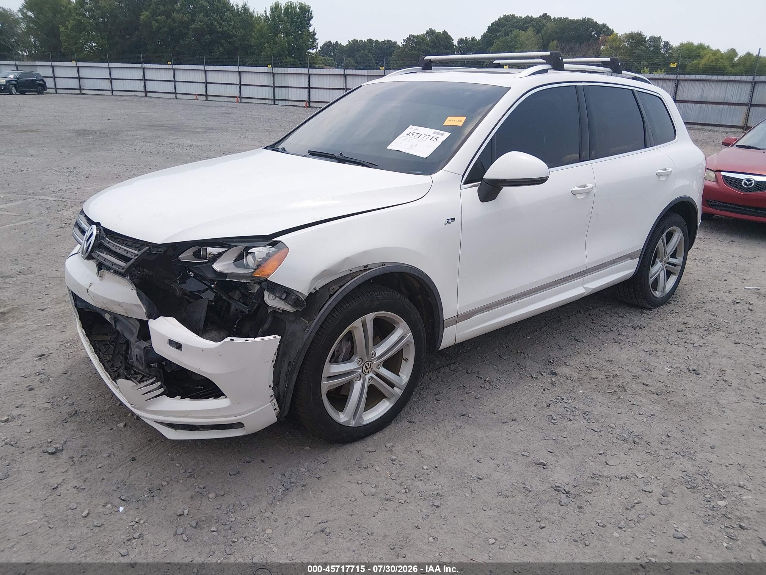 2014 Volkswagen Touareg 3.6l R-line White vin: WVGDF9BP8ED004503