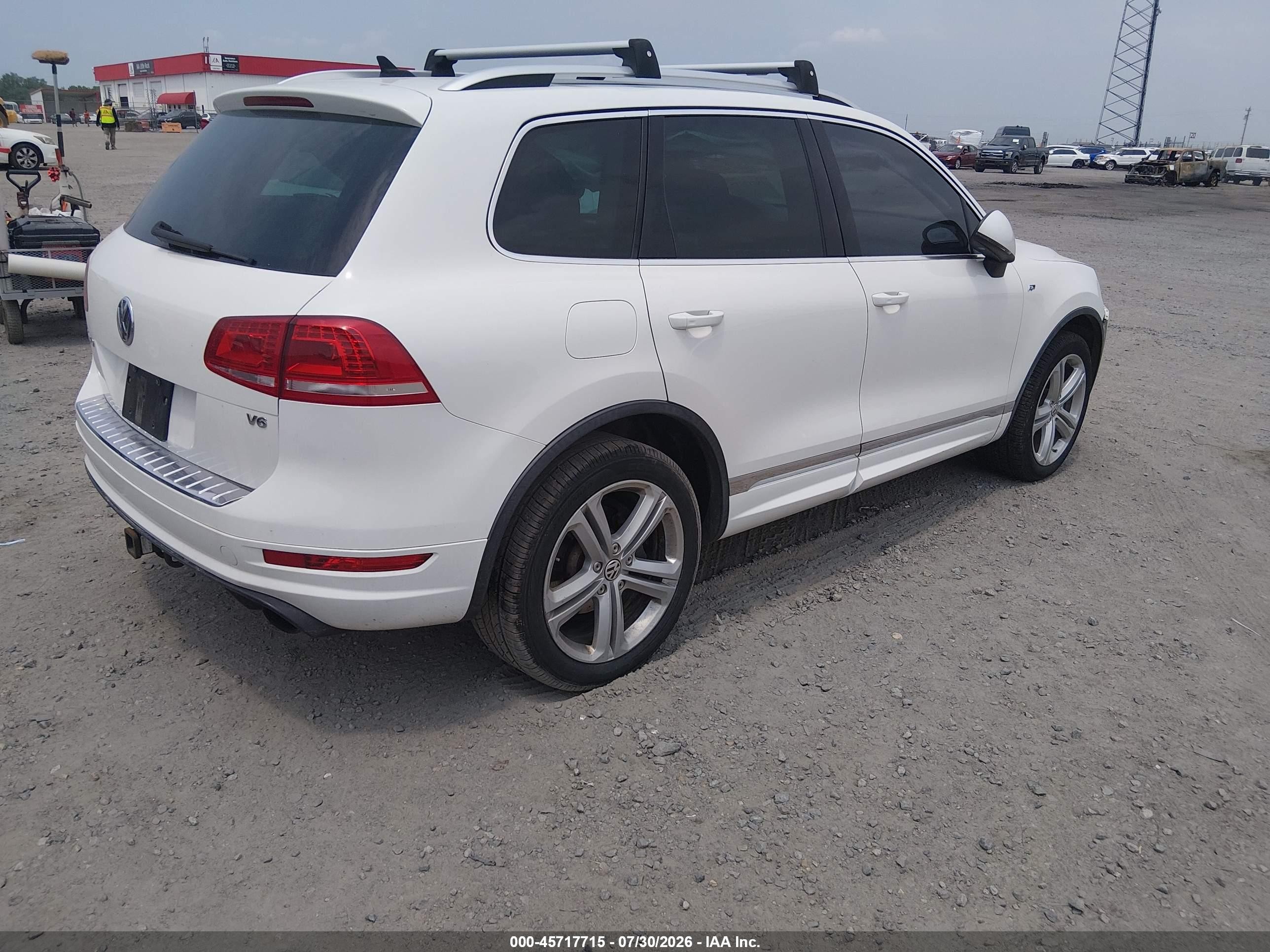 2014 Volkswagen Touareg 3.6l R-line White vin: WVGDF9BP8ED004503
