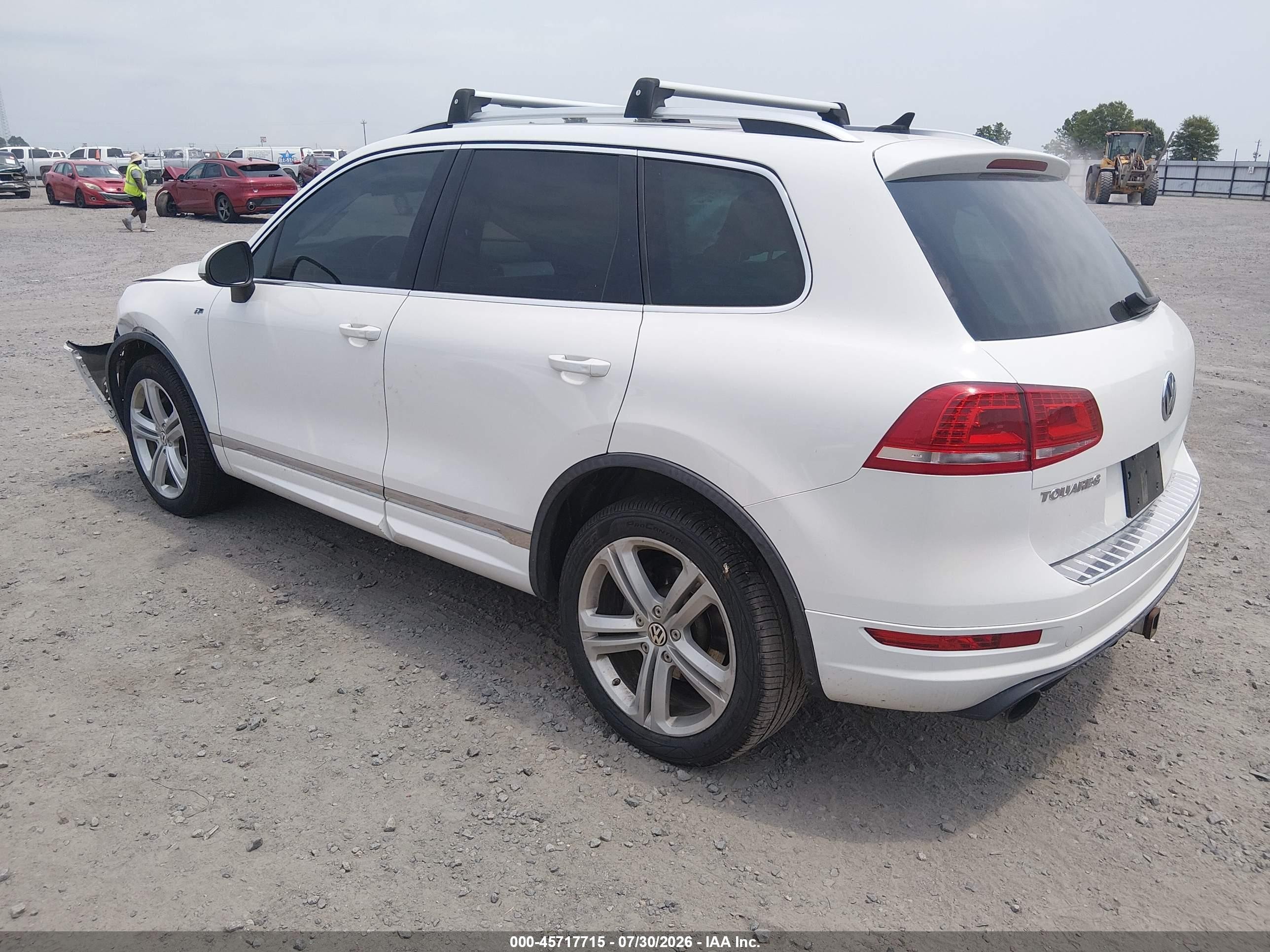 2014 Volkswagen Touareg 3.6l R-line White vin: WVGDF9BP8ED004503