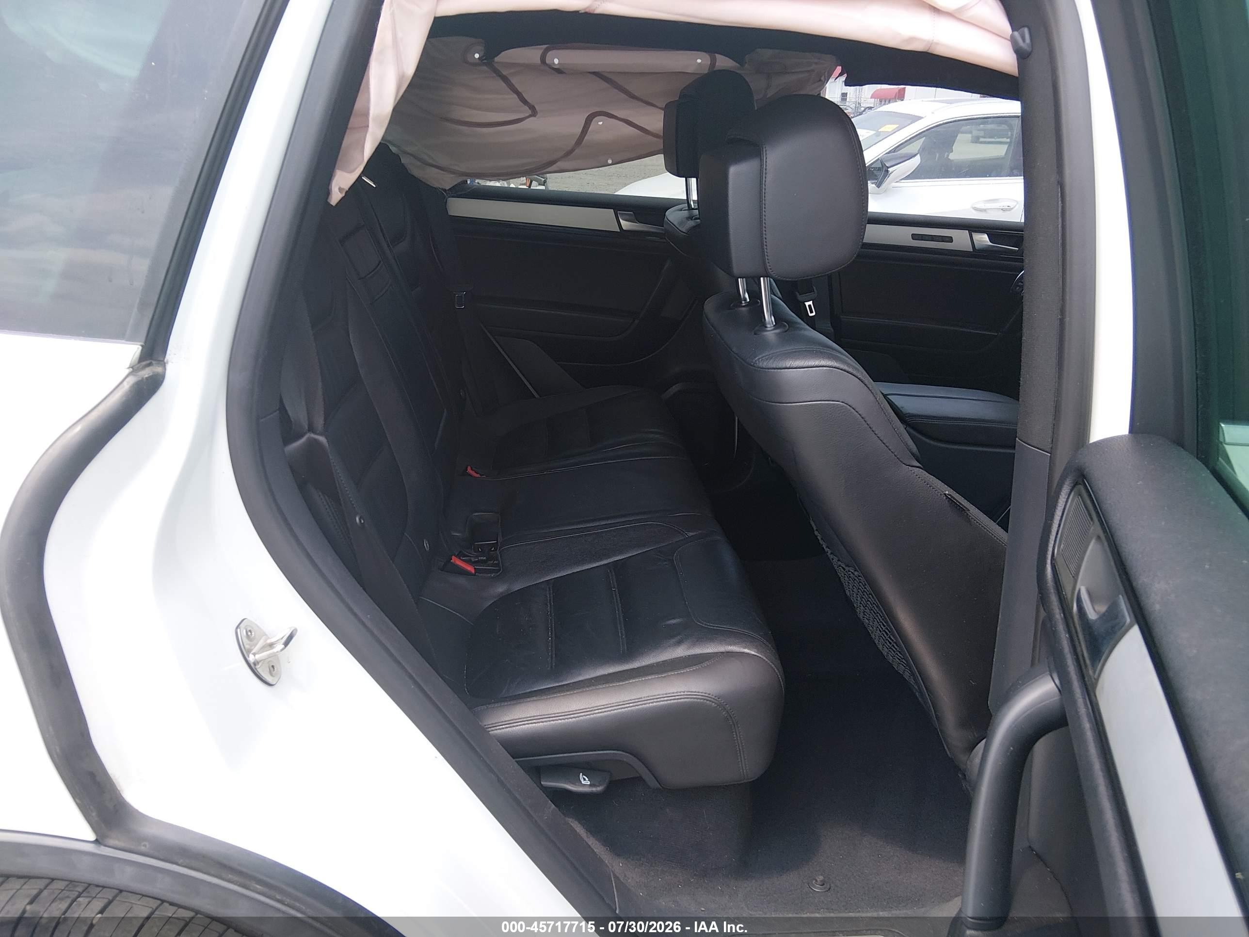2014 Volkswagen Touareg 3.6l R-line White vin: WVGDF9BP8ED004503