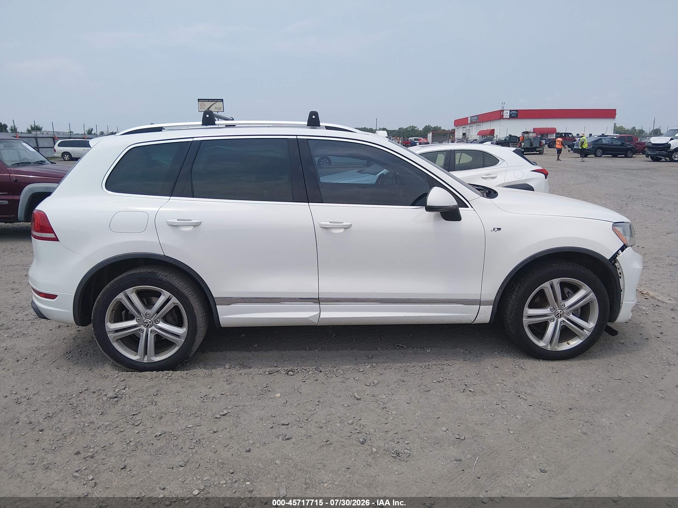 2014 Volkswagen Touareg 3.6l R-line White vin: WVGDF9BP8ED004503
