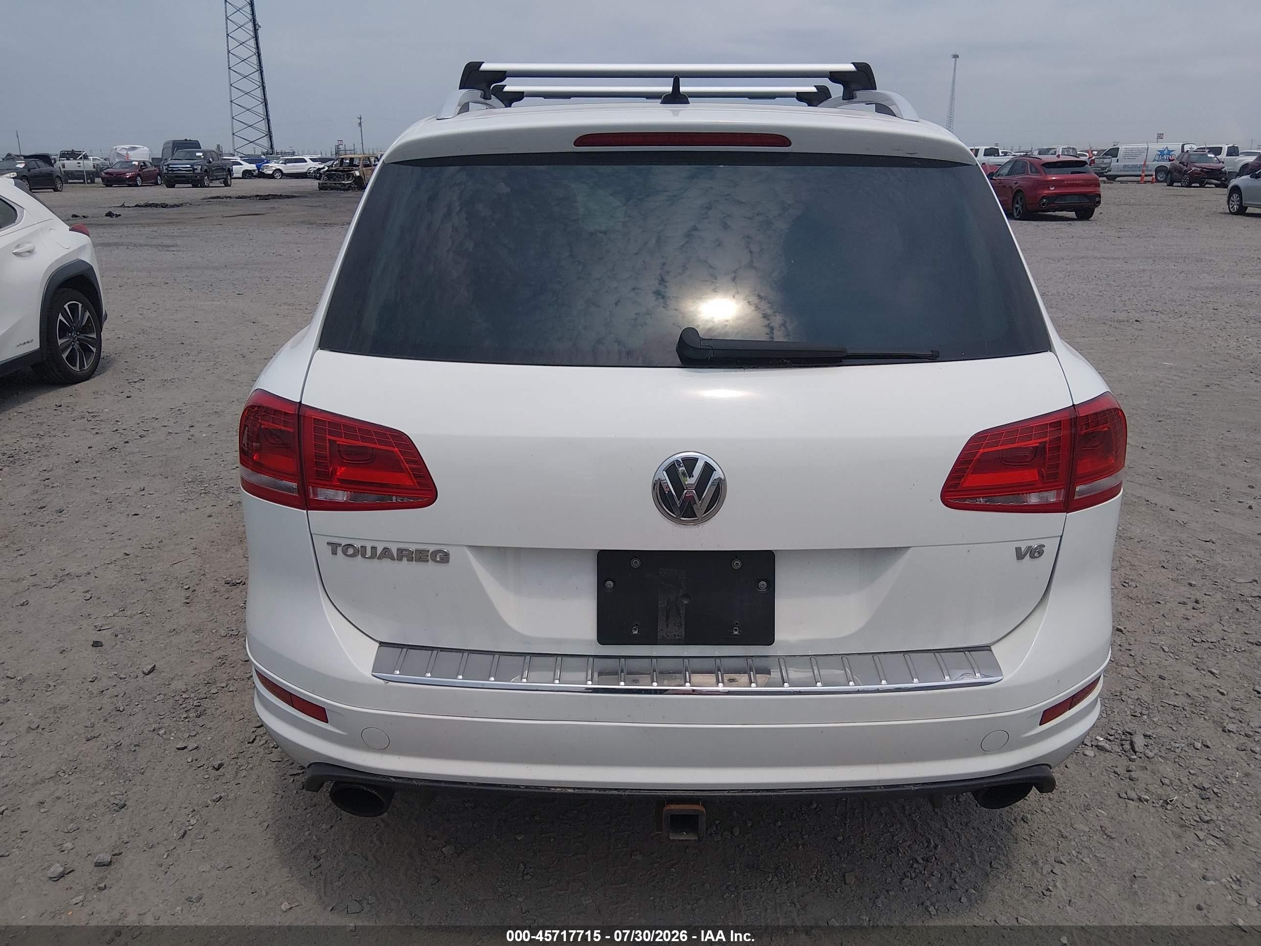 2014 Volkswagen Touareg 3.6l R-line White vin: WVGDF9BP8ED004503