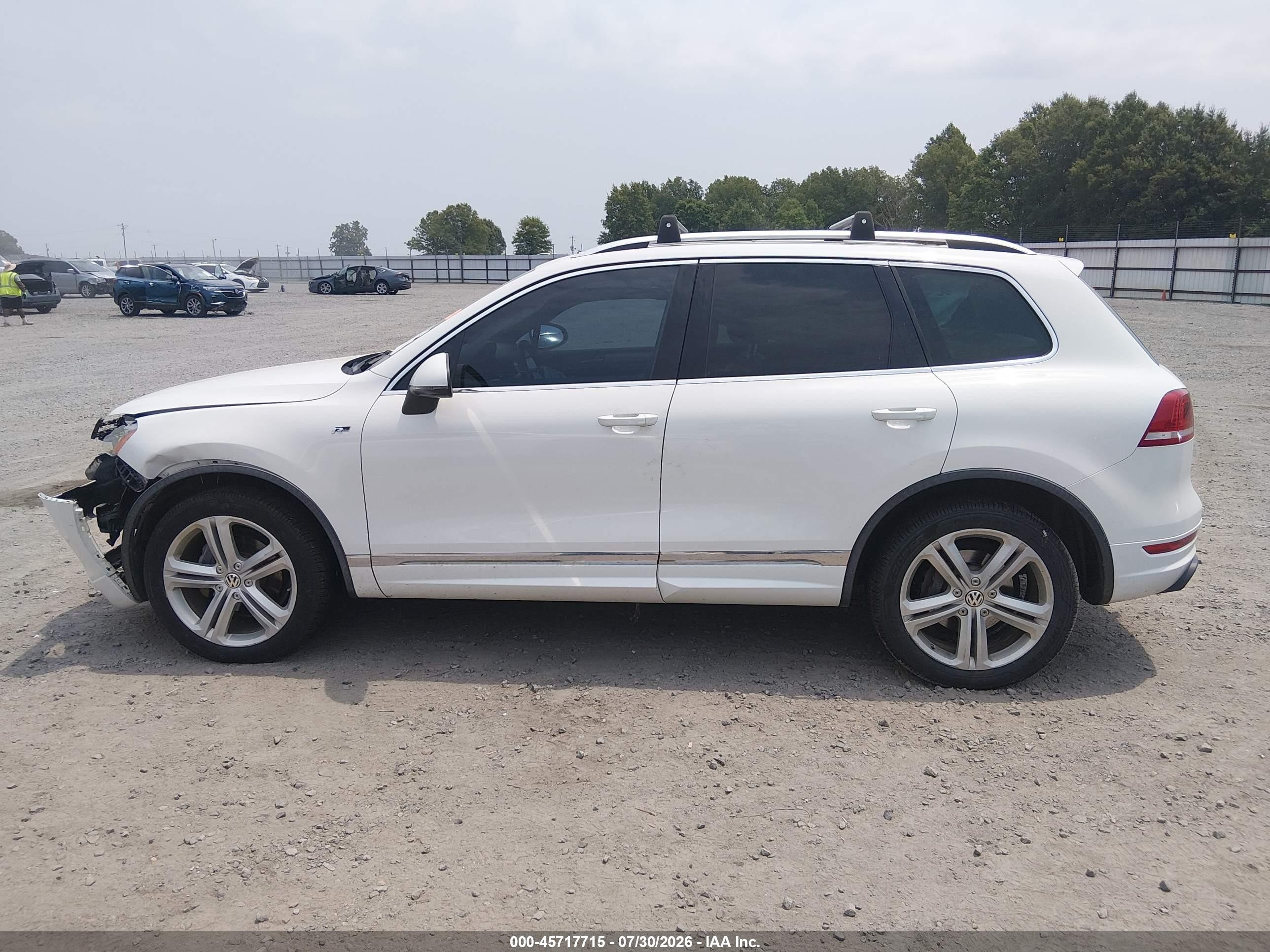 2014 Volkswagen Touareg 3.6l R-line White vin: WVGDF9BP8ED004503