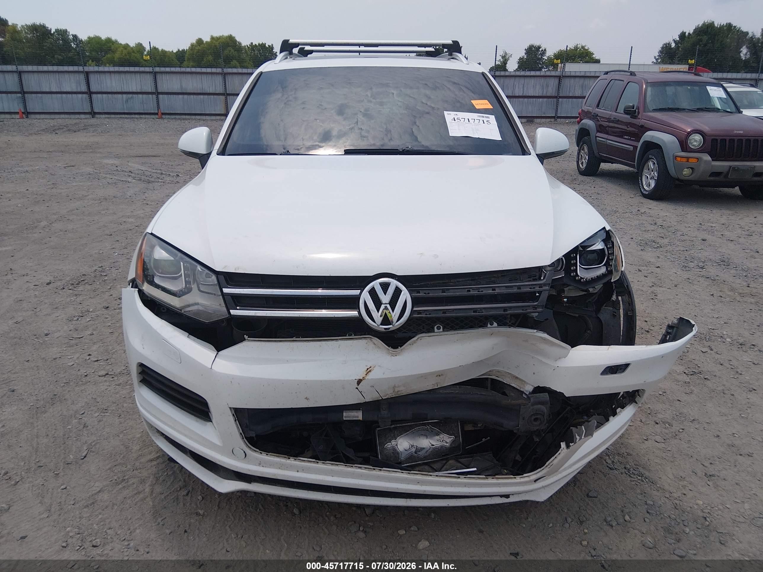2014 Volkswagen Touareg 3.6l R-line White vin: WVGDF9BP8ED004503