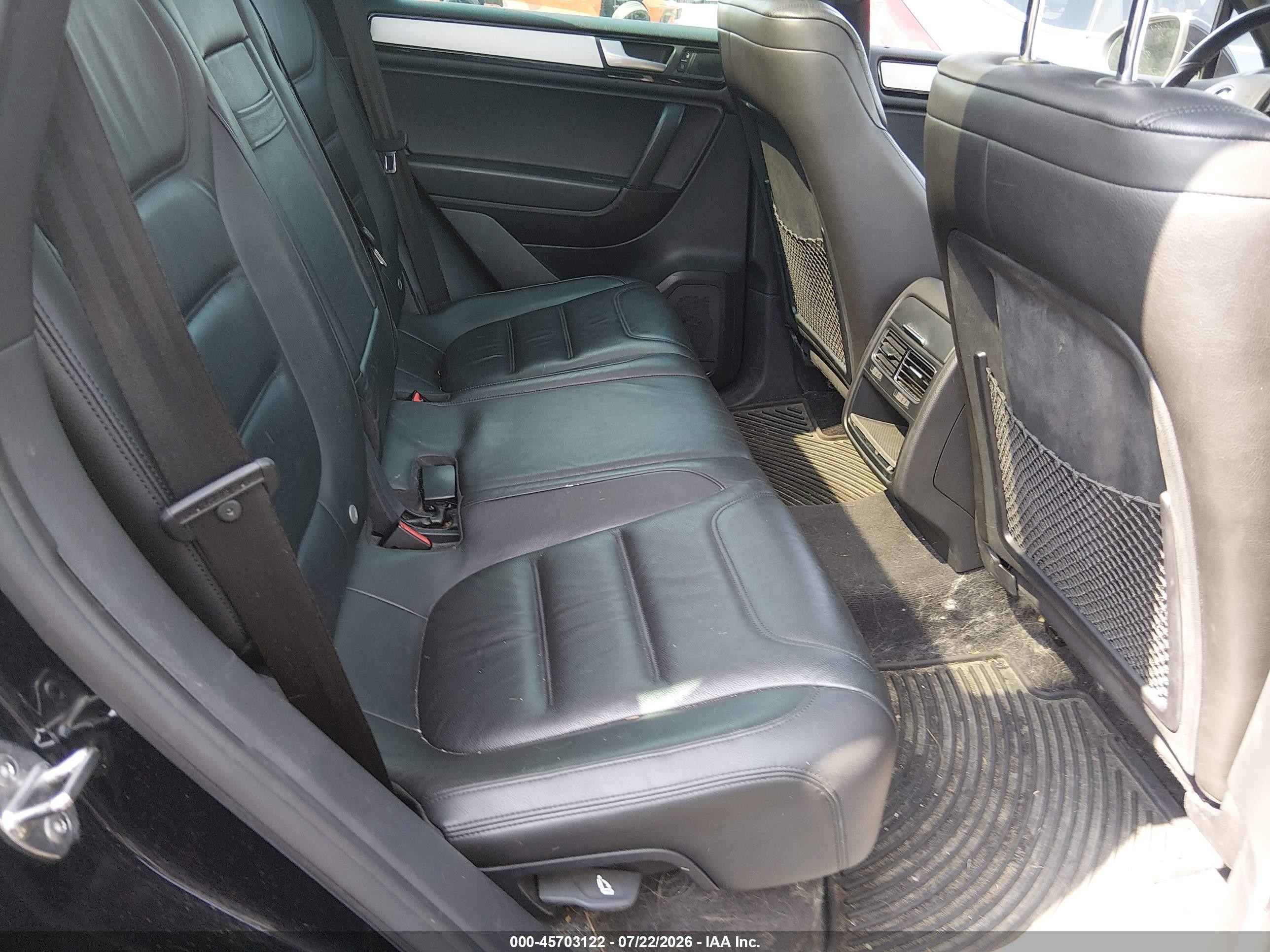 2014 Volkswagen Touareg 3.6l R-line Black vin: WVGDF9BPXED007516