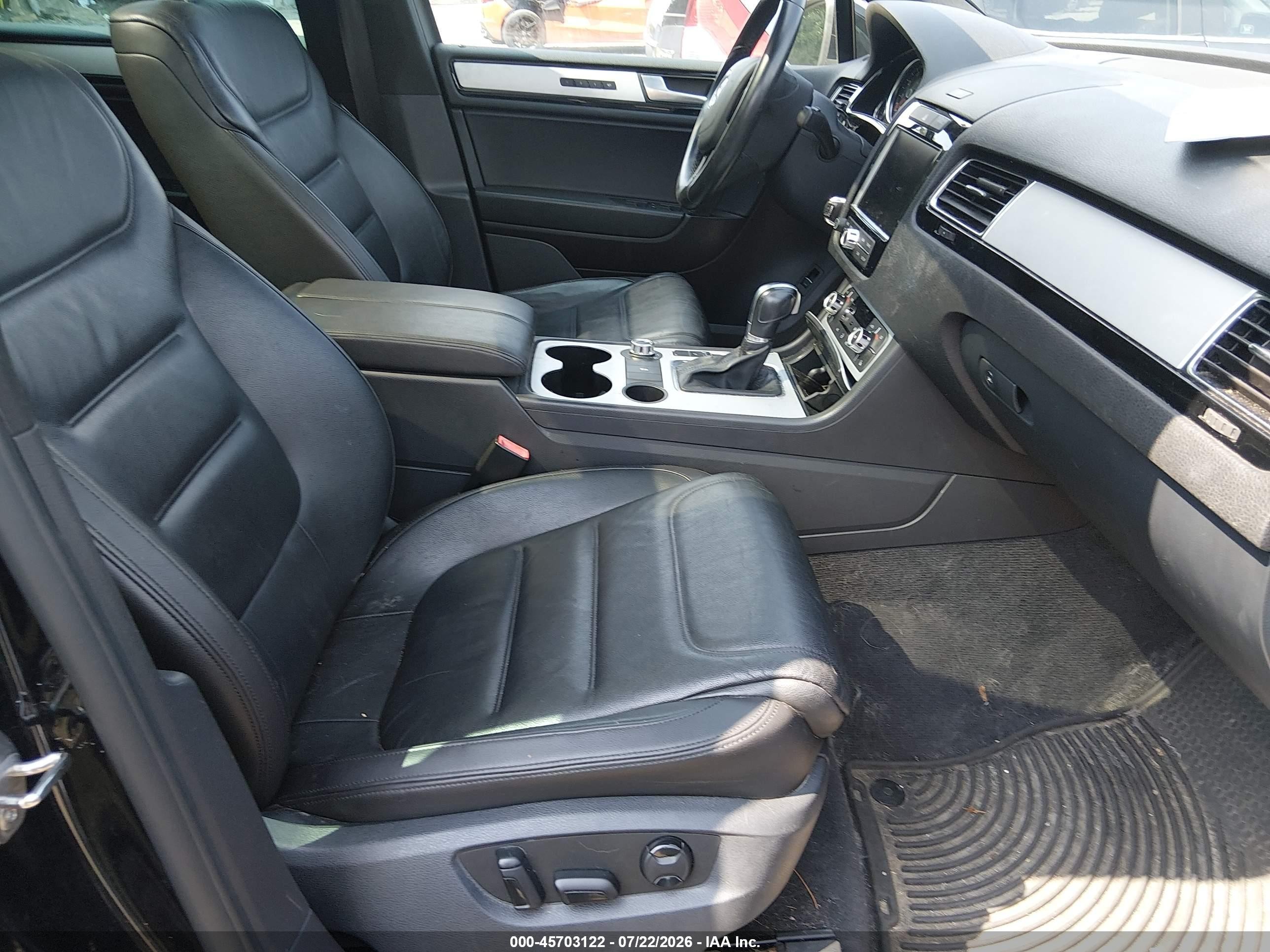 2014 Volkswagen Touareg 3.6l R-line Black vin: WVGDF9BPXED007516
