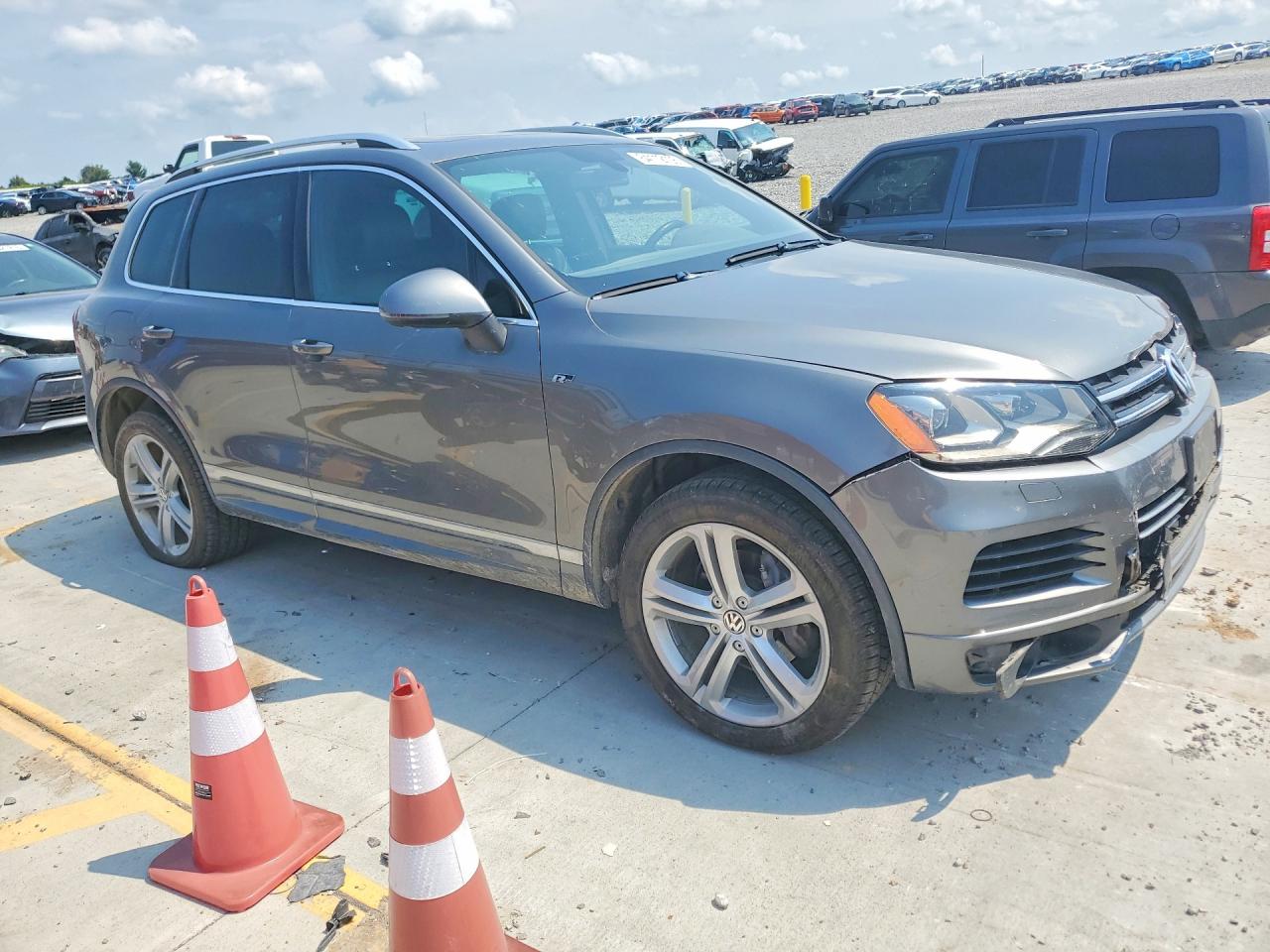 2014 Volkswagen Touareg Tdi Gray vin: WVGDP9BP0ED013225