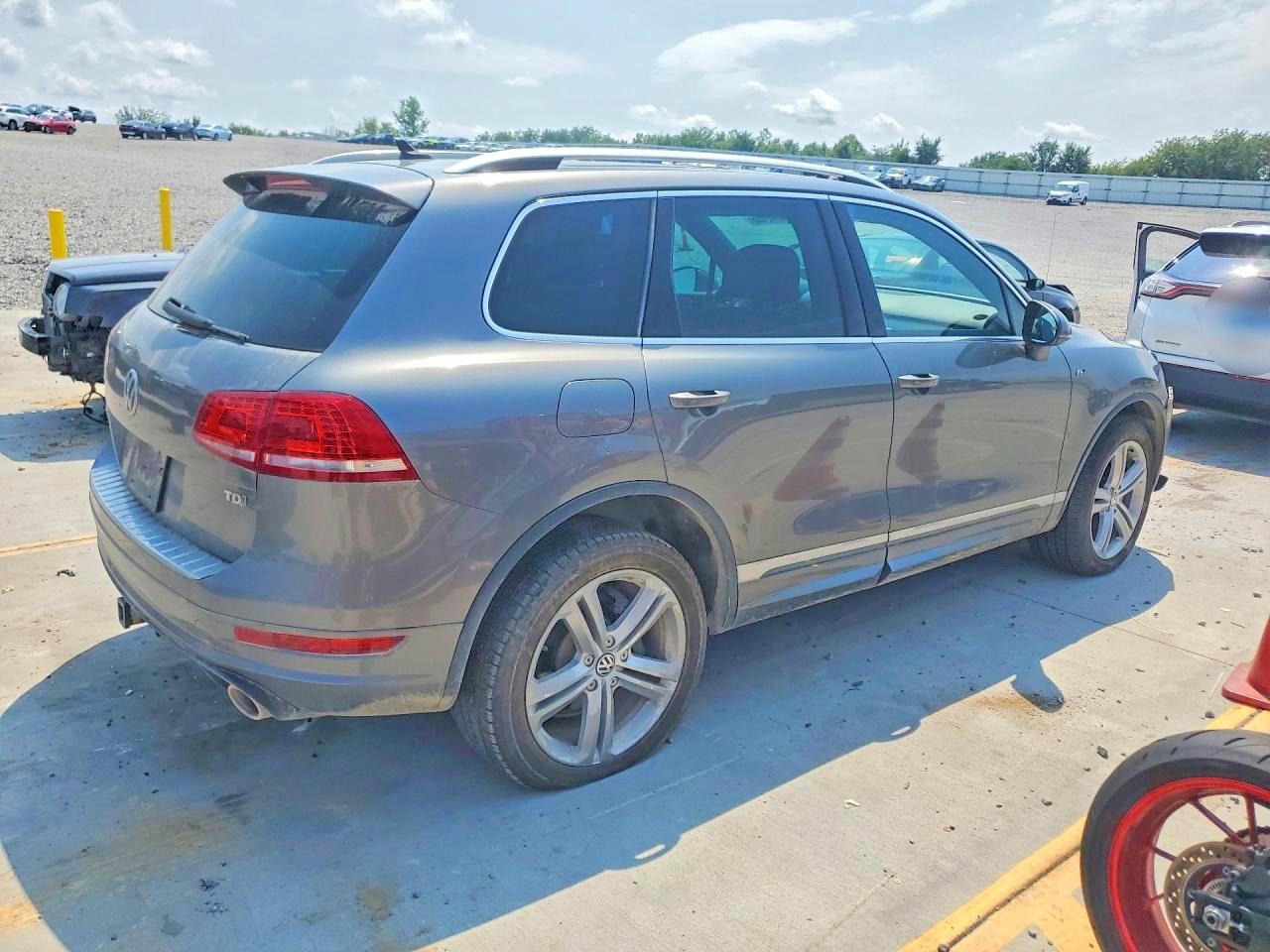 2014 Volkswagen Touareg Tdi Gray vin: WVGDP9BP0ED013225