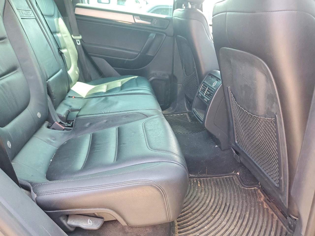 2014 Volkswagen Touareg Tdi Gray vin: WVGDP9BP0ED013225