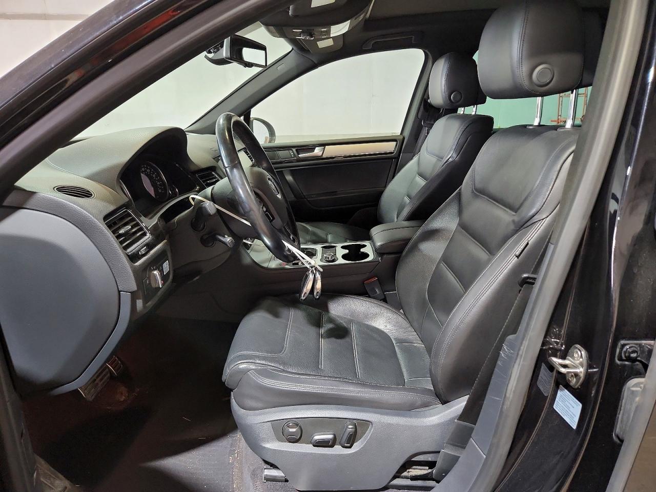 2014 Volkswagen Touareg Tdi Black vin: WVGDP9BP2ED005031