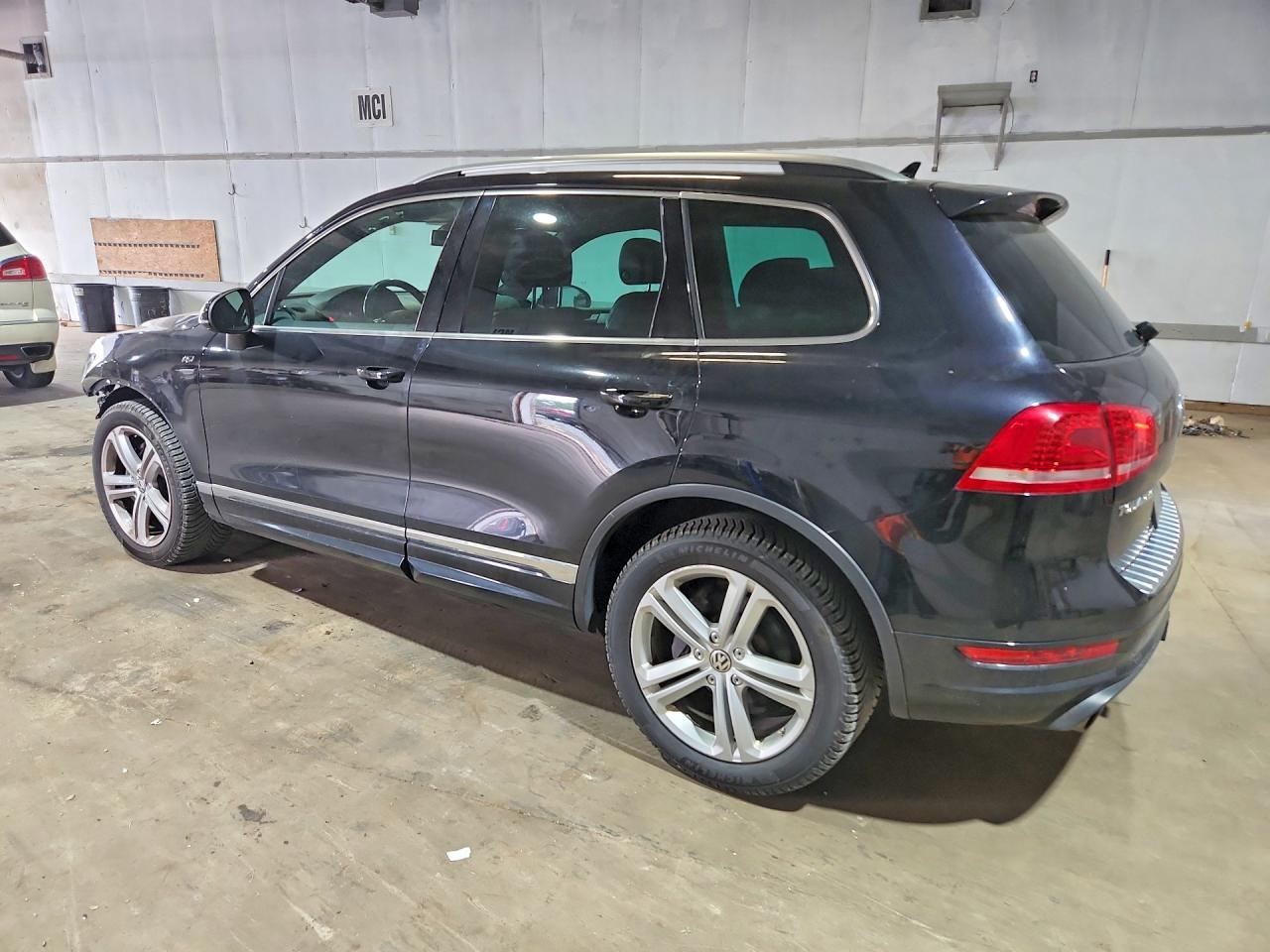 2014 Volkswagen Touareg Tdi Black vin: WVGDP9BP2ED005031