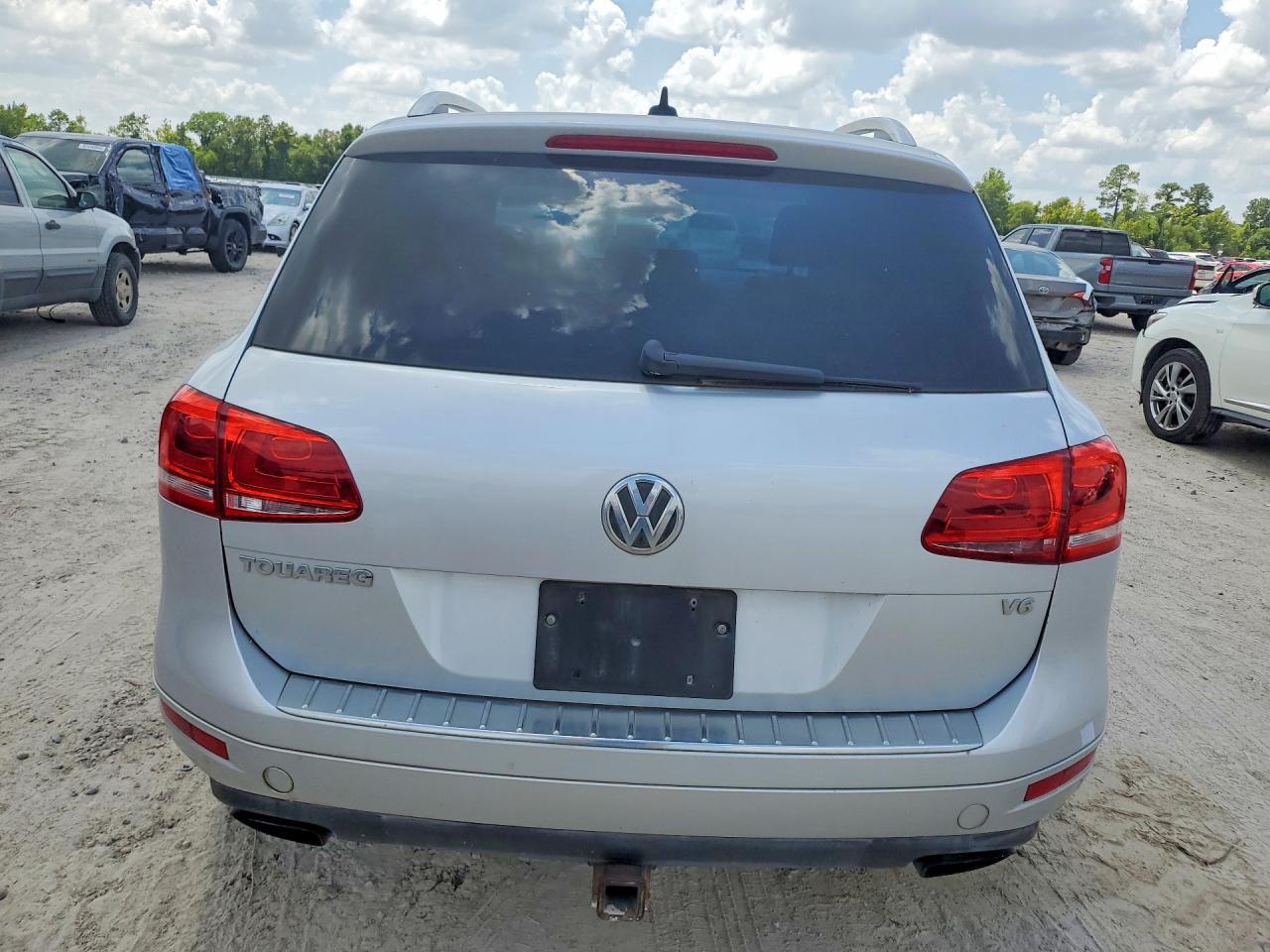 2013 Volkswagen Touareg V6 Silver vin: WVGEF9BP0DD004983