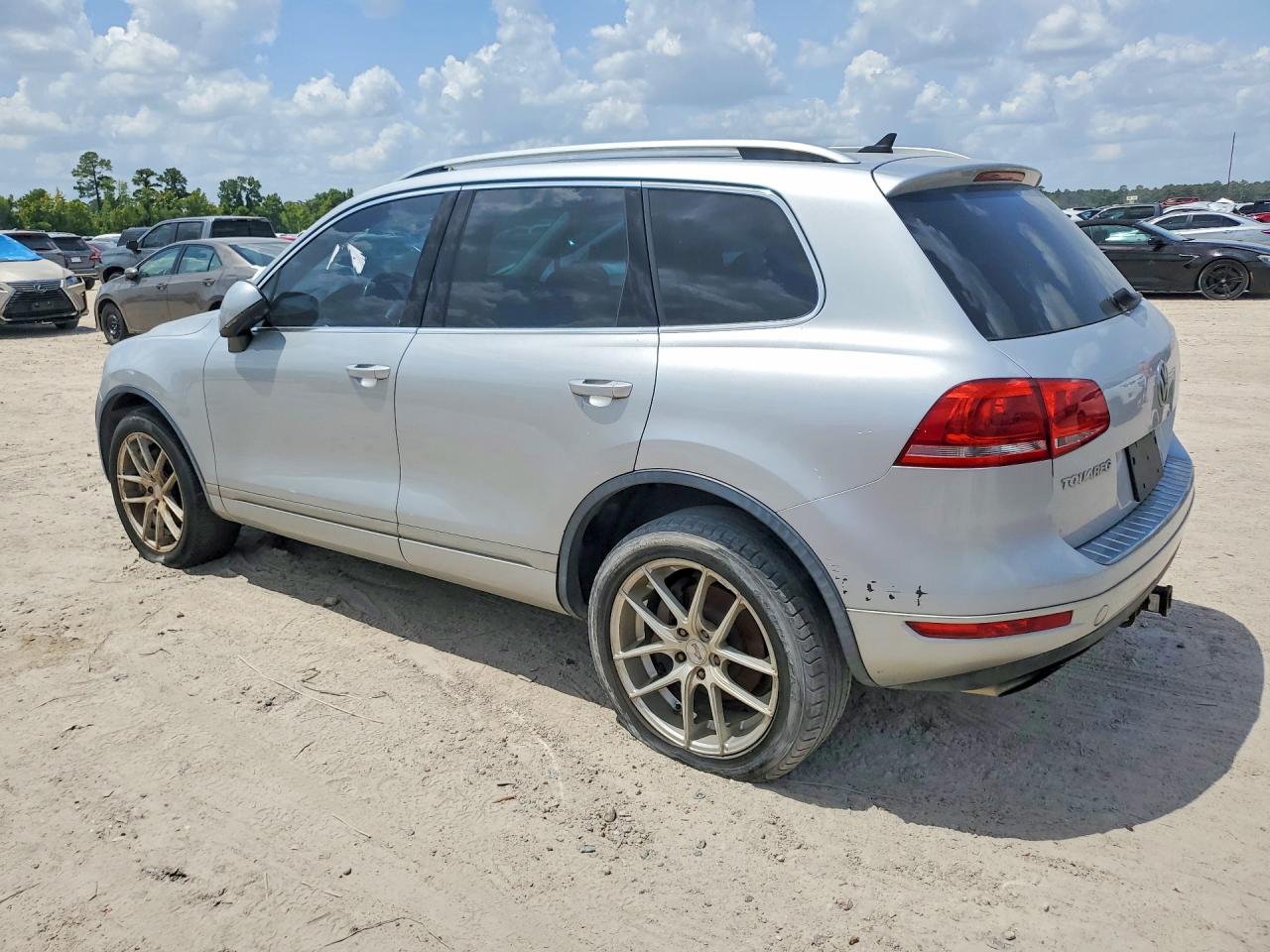2013 Volkswagen Touareg V6 Silver vin: WVGEF9BP0DD004983