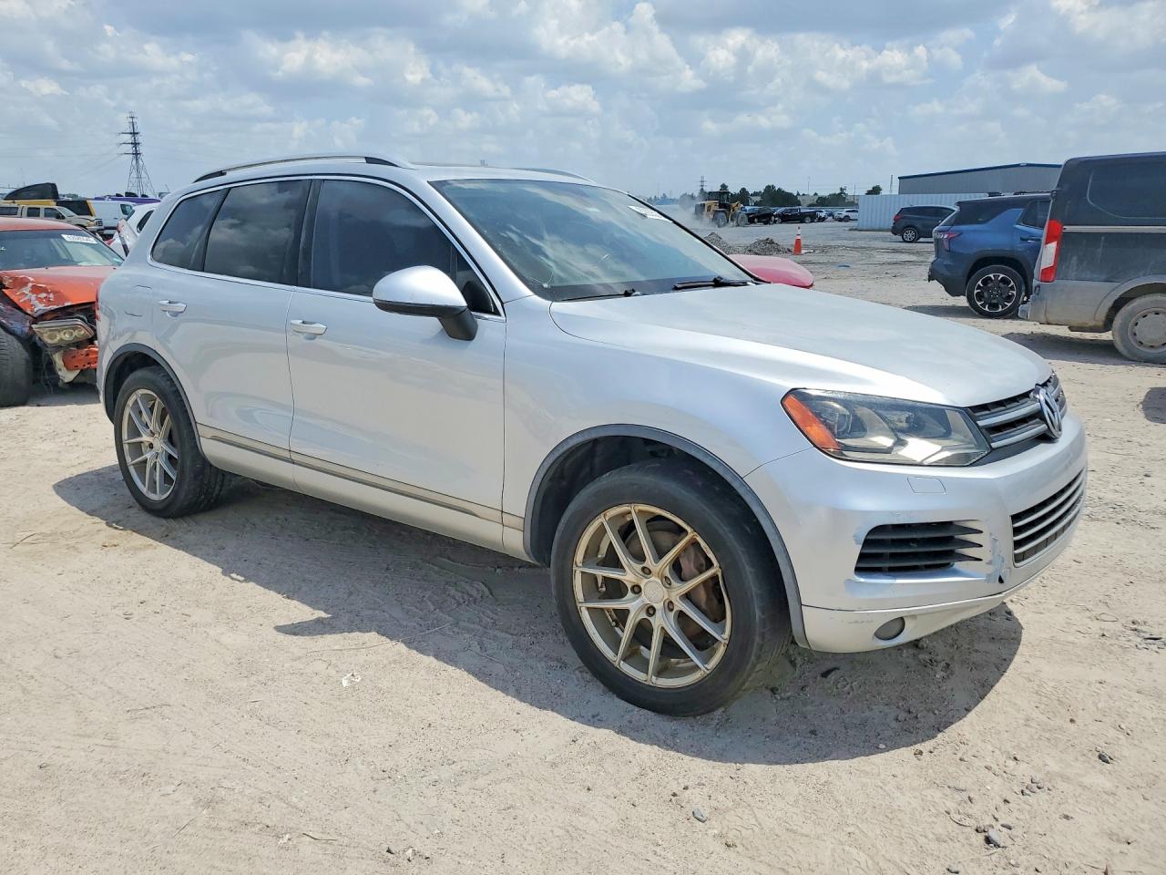 2013 Volkswagen Touareg V6 Silver vin: WVGEF9BP0DD004983