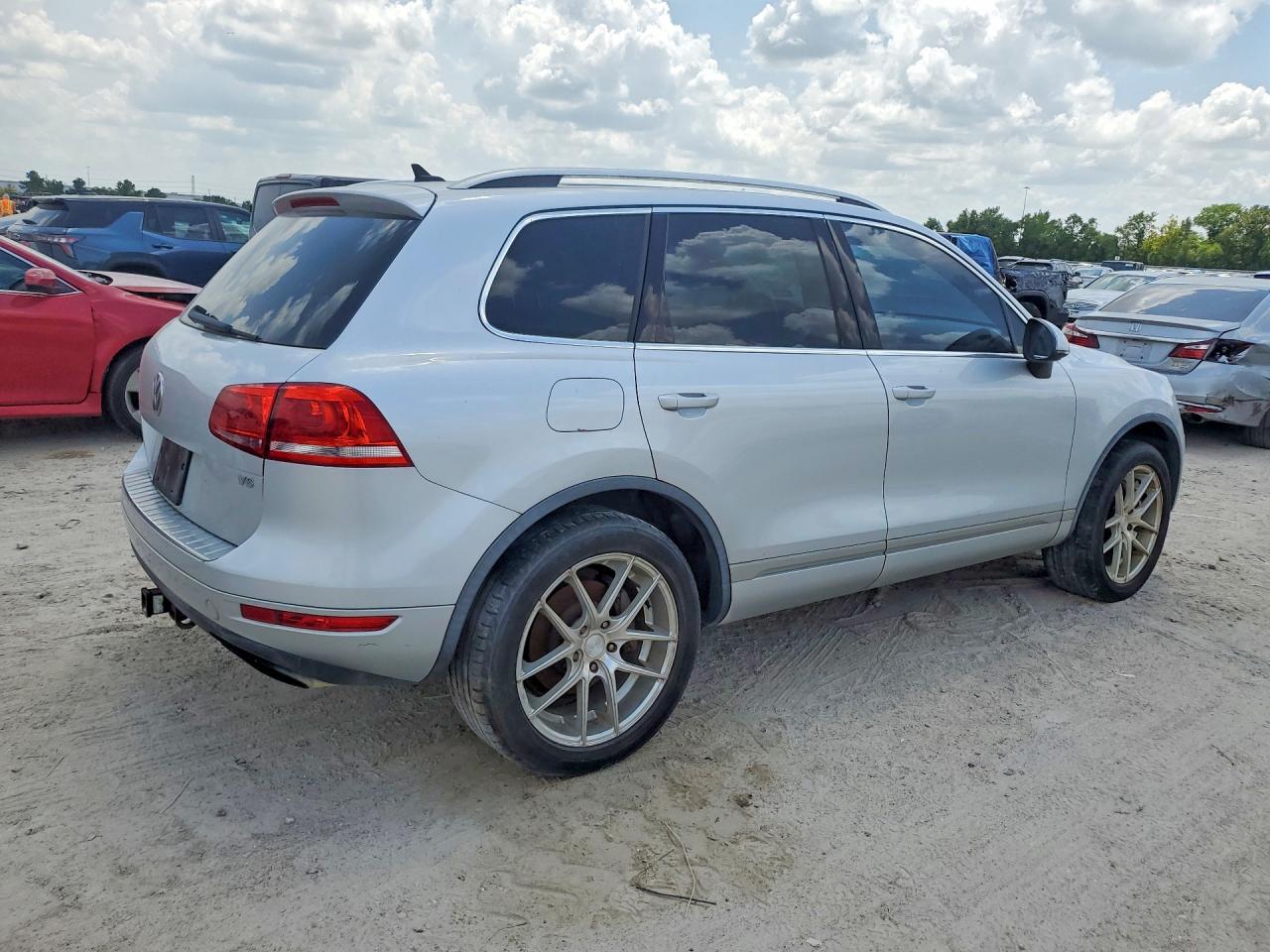 2013 Volkswagen Touareg V6 Silver vin: WVGEF9BP0DD004983