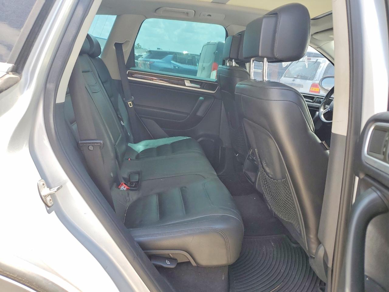 2013 Volkswagen Touareg V6 Silver vin: WVGEF9BP0DD004983