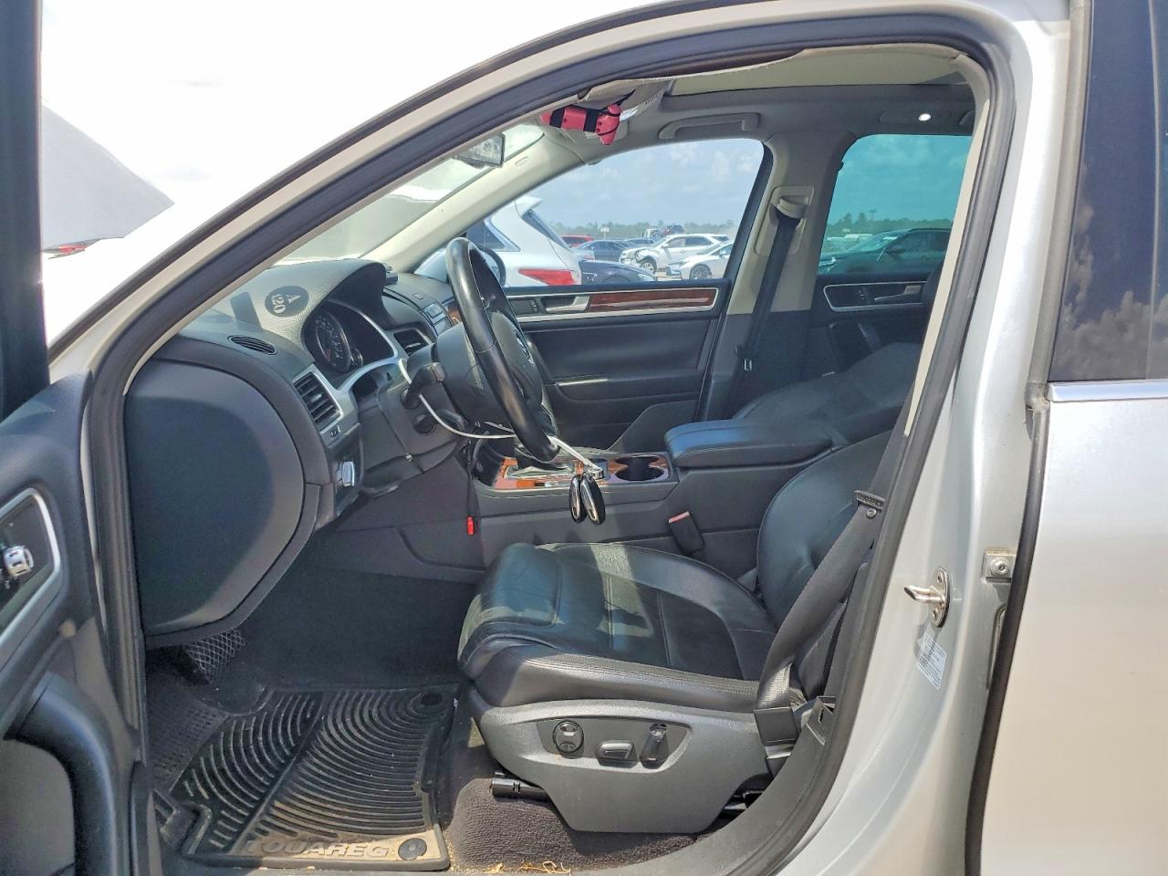 2013 Volkswagen Touareg V6 Silver vin: WVGEF9BP0DD004983