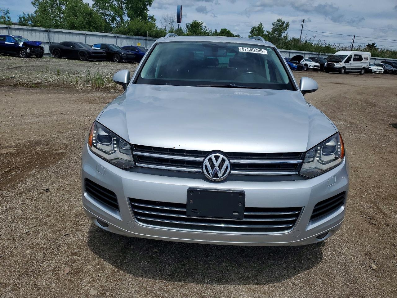 2013 Volkswagen Touareg Silver vin: WVGEF9BP0DD013795