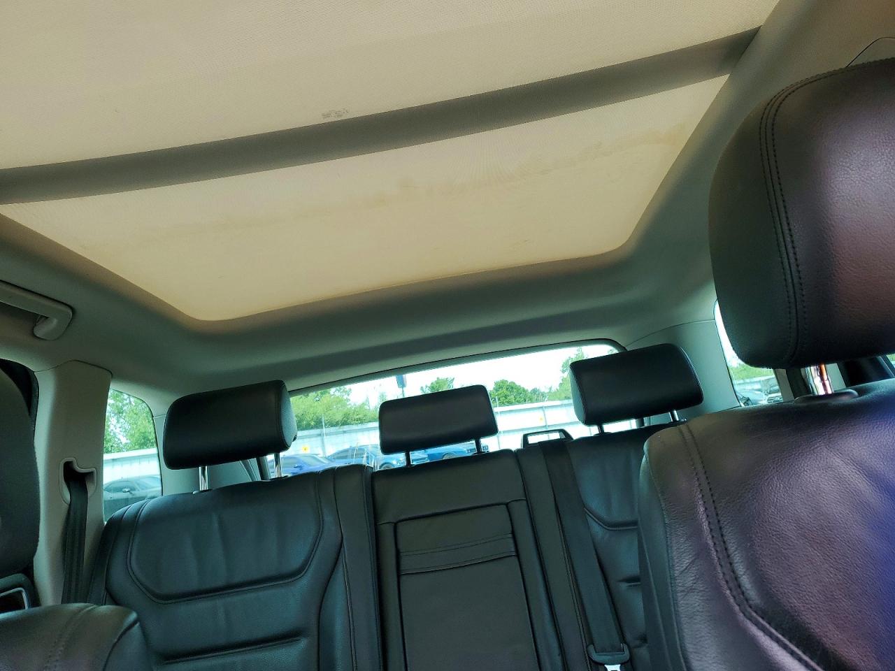2013 Volkswagen Touareg Silver vin: WVGEF9BP0DD013795