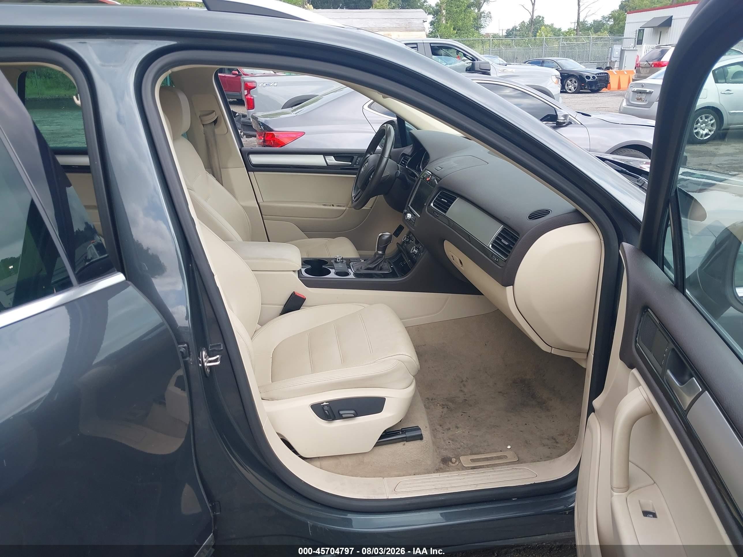 2014 Volkswagen Touareg 3.6l Sport Серый vin: WVGEF9BP0ED001762