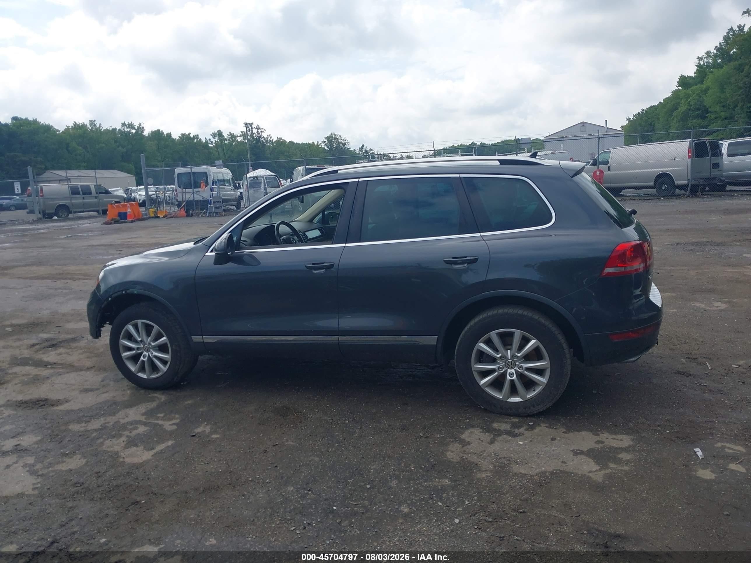 2014 Volkswagen Touareg 3.6l Sport Серый vin: WVGEF9BP0ED001762
