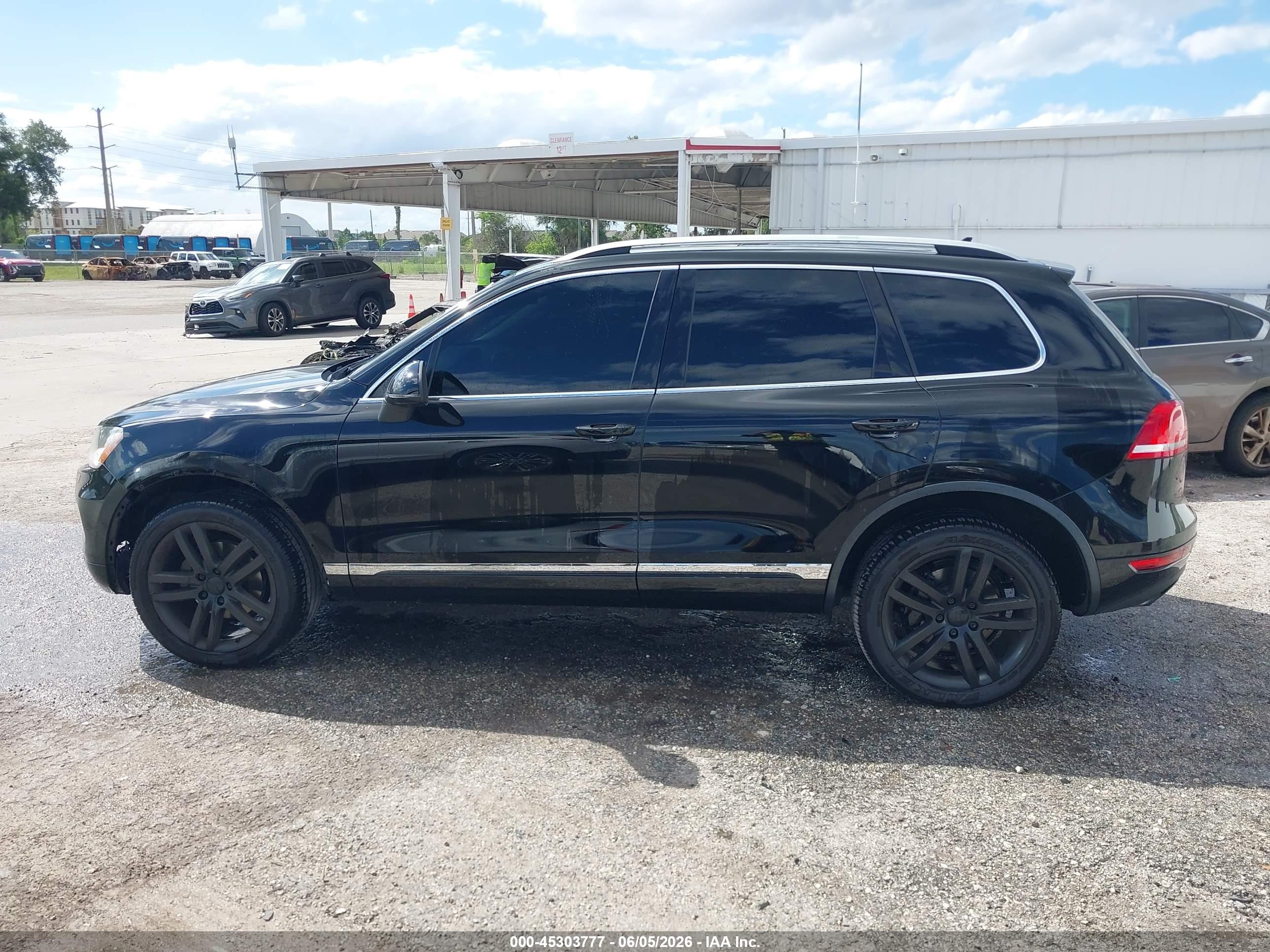 2014 Volkswagen Touareg 3.6l Lux Black vin: WVGEF9BP0ED008548