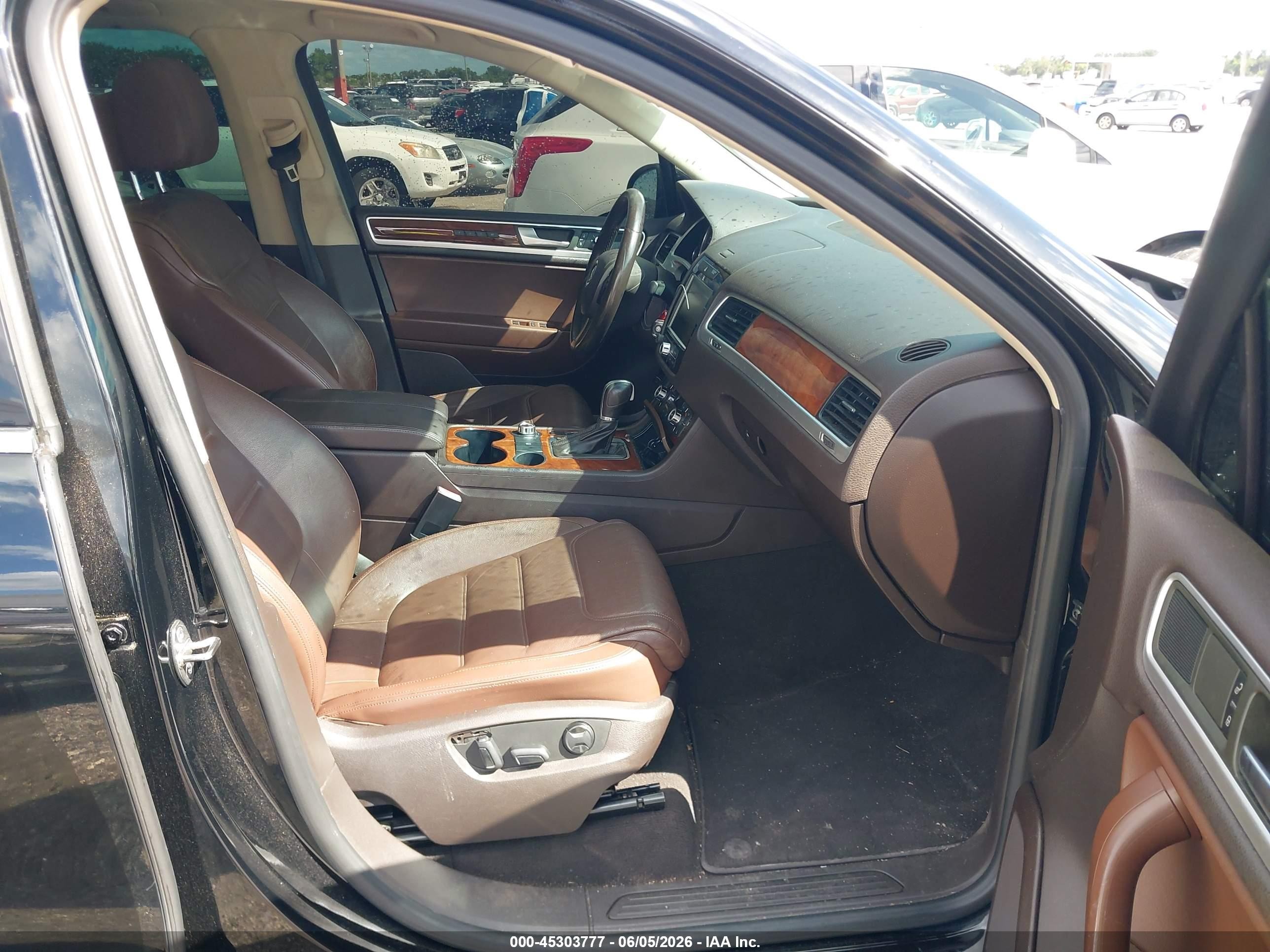 2014 Volkswagen Touareg 3.6l Lux Black vin: WVGEF9BP0ED008548