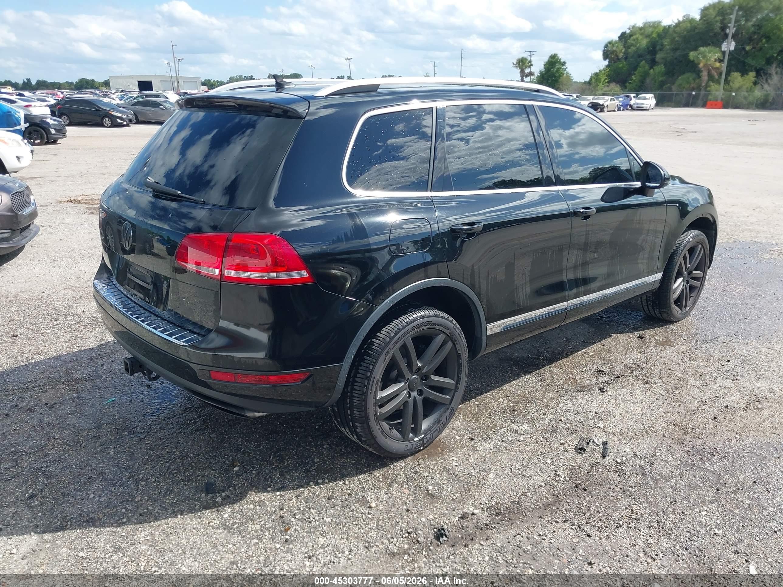 2014 Volkswagen Touareg 3.6l Lux Black vin: WVGEF9BP0ED008548