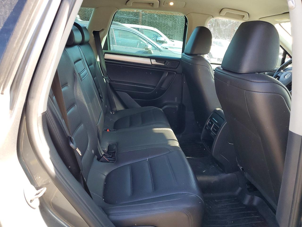 2014 Volkswagen Touareg V6 Серый vin: WVGEF9BP0ED013054