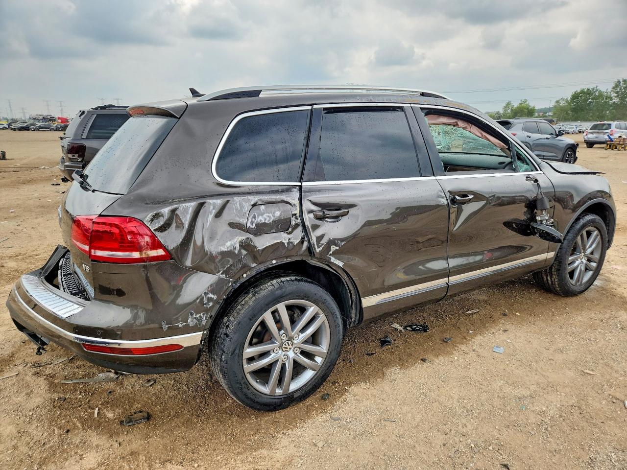 2015 Volkswagen Touareg V6 Gray vin: WVGEF9BP0FD001665