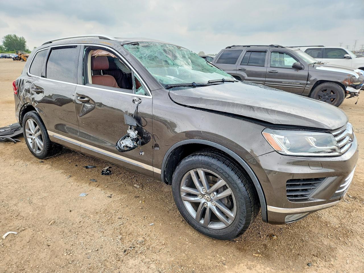 2015 Volkswagen Touareg V6 Gray vin: WVGEF9BP0FD001665
