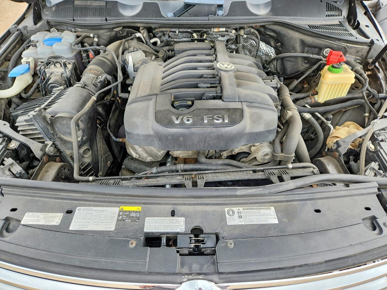 2015 Volkswagen Touareg V6 Gray vin: WVGEF9BP0FD001665