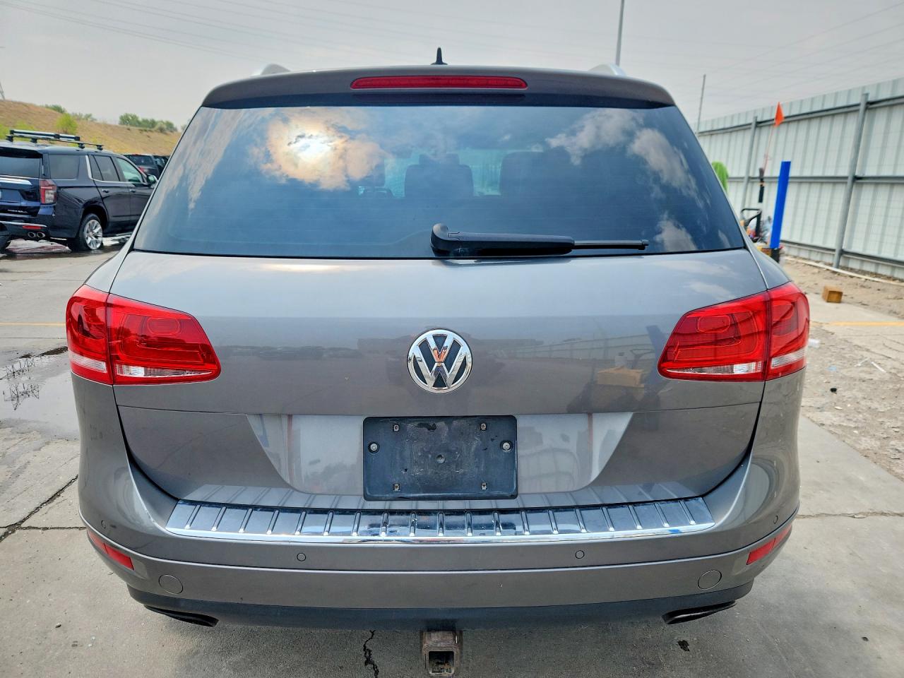 2012 Volkswagen Touareg V6 Gray vin: WVGEF9BP1CD008538