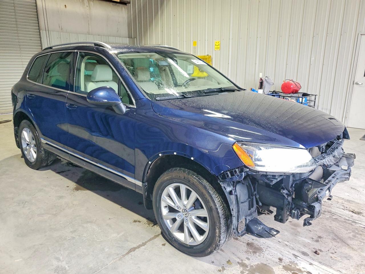 2014 Volkswagen Touareg V6 Синий vin: WVGEF9BP1ED013631