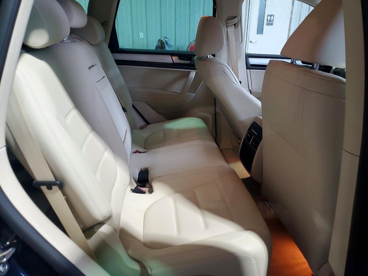 2014 Volkswagen Touareg V6 Синий vin: WVGEF9BP1ED013631