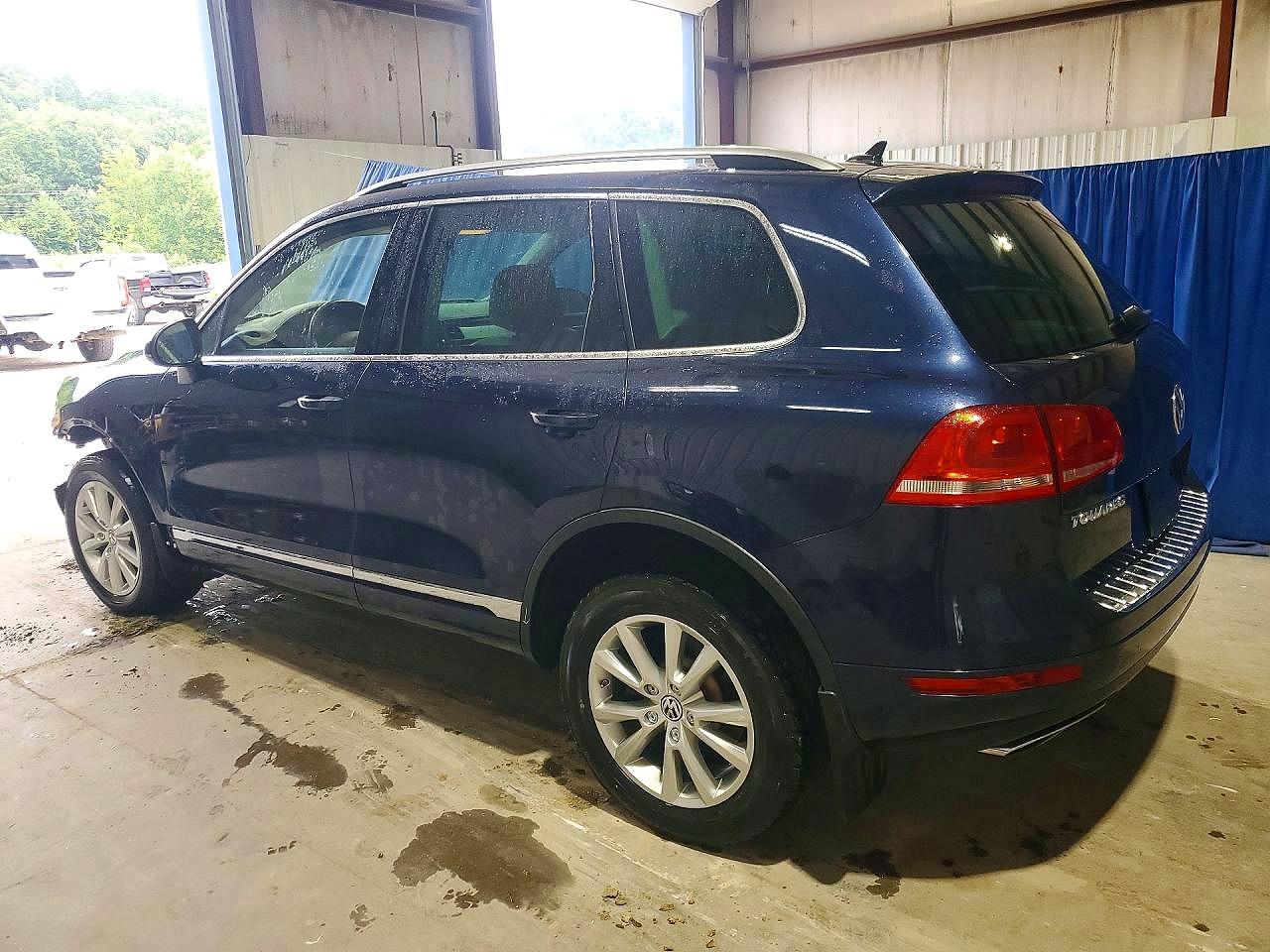 2014 Volkswagen Touareg V6 Синий vin: WVGEF9BP1ED013631
