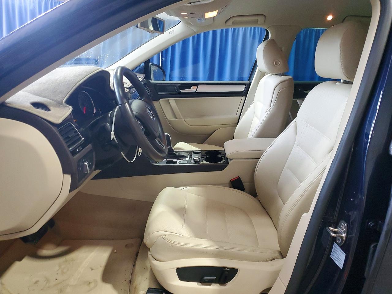 2014 Volkswagen Touareg V6 Синий vin: WVGEF9BP1ED013631