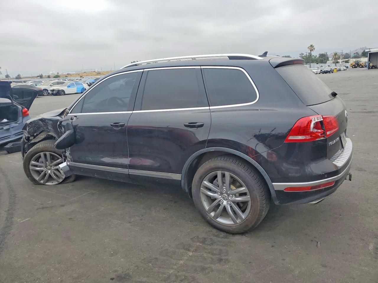 2015 Volkswagen Touareg V6 Black vin: WVGEF9BP1FD002940
