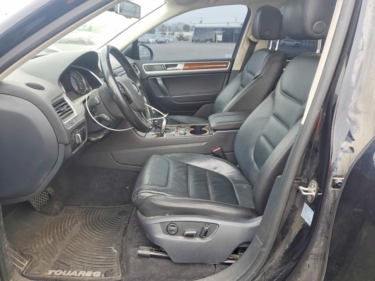 2015 Volkswagen Touareg V6 Black vin: WVGEF9BP1FD002940