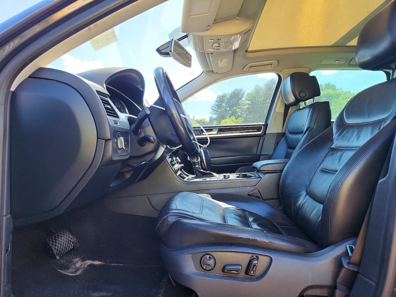 2013 Volkswagen Touareg V6 Black vin: WVGEF9BP2DD013295