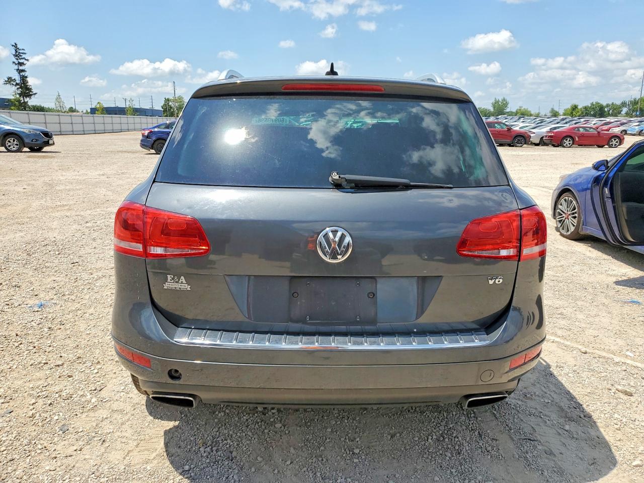 2014 Volkswagen Touareg V6 Gray vin: WVGEF9BP2ED003917