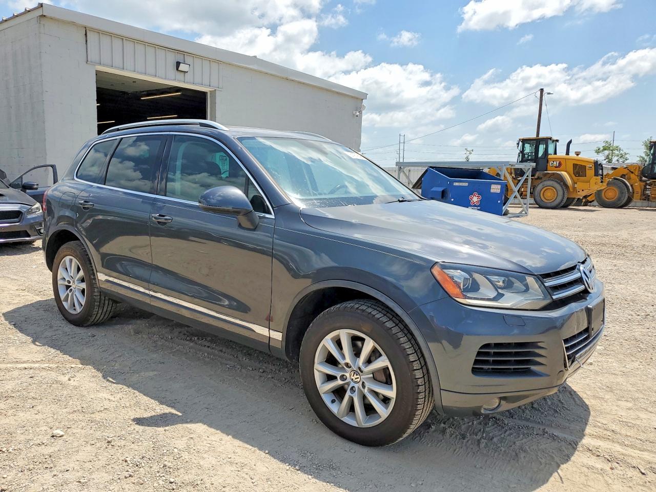 2014 Volkswagen Touareg V6 Gray vin: WVGEF9BP2ED003917
