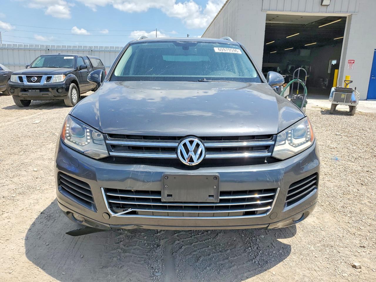 2014 Volkswagen Touareg V6 Gray vin: WVGEF9BP2ED003917
