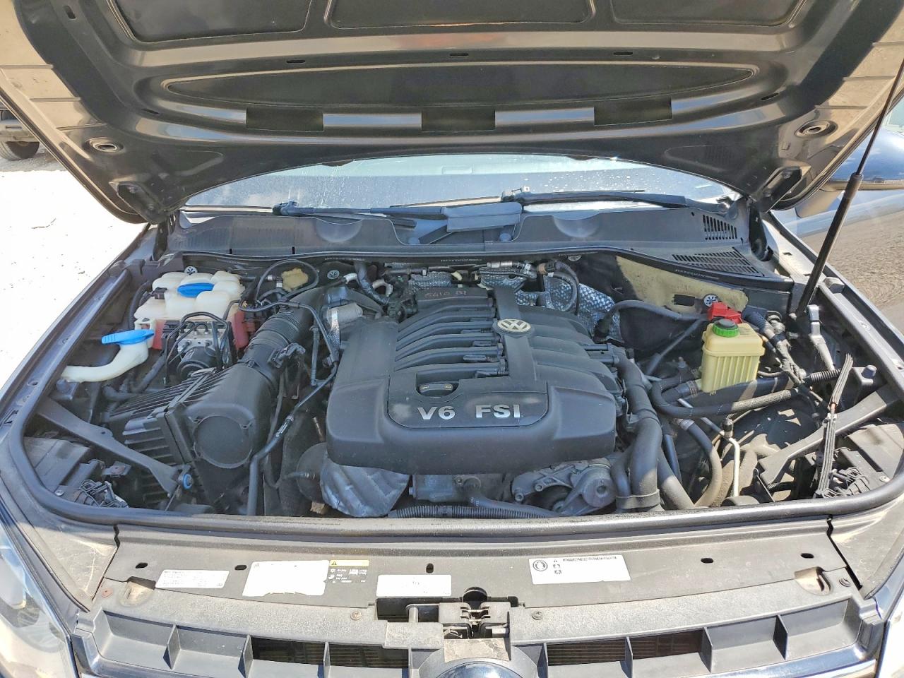 2014 Volkswagen Touareg V6 Gray vin: WVGEF9BP2ED003917