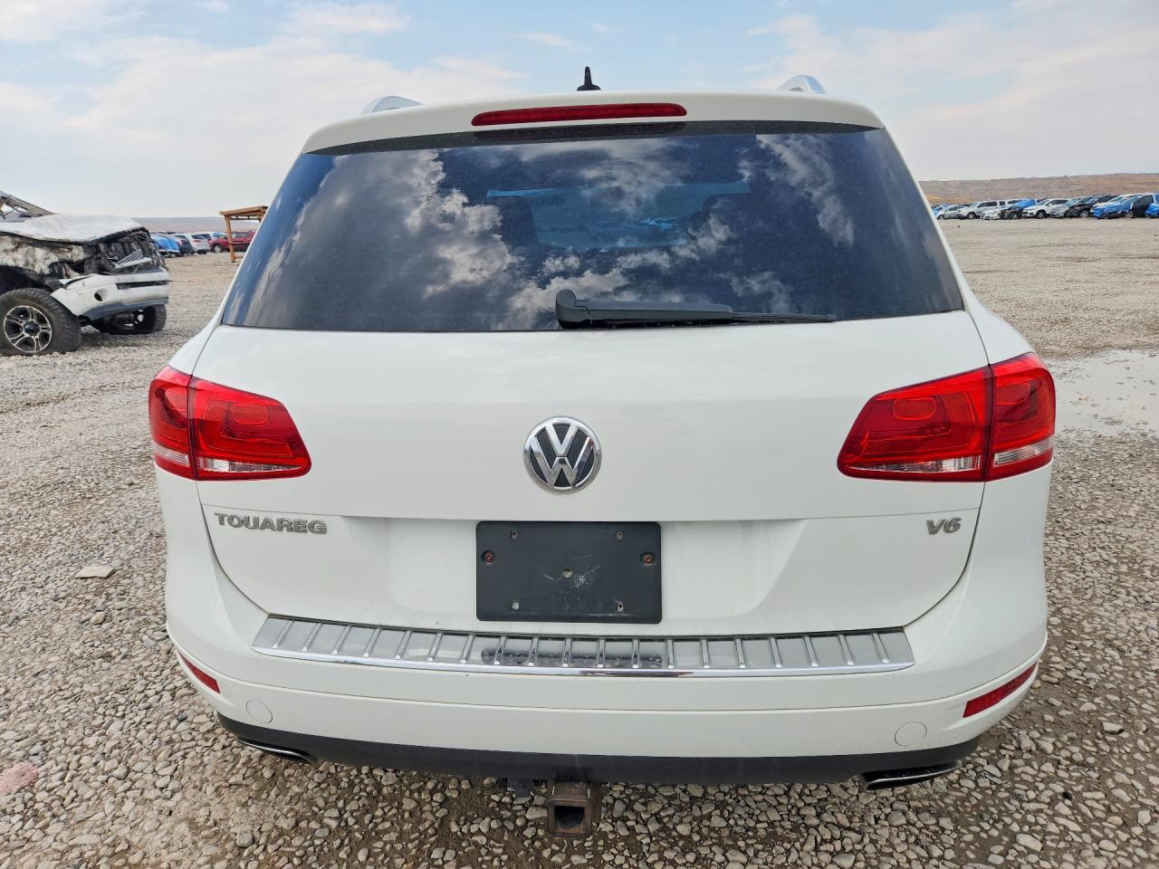 2014 Volkswagen Touareg V6 White vin: WVGEF9BP2ED008664