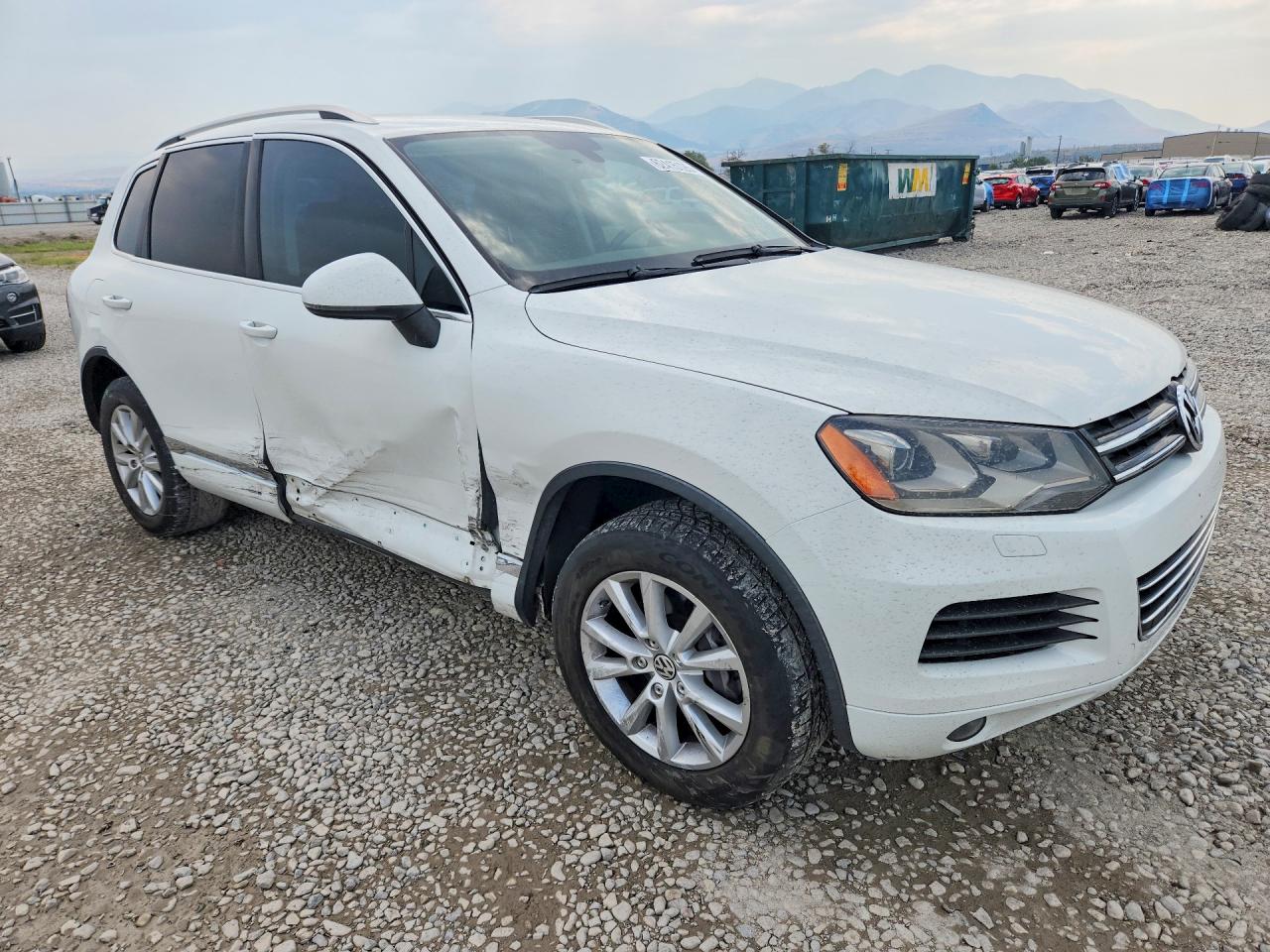 2014 Volkswagen Touareg V6 White vin: WVGEF9BP2ED008664