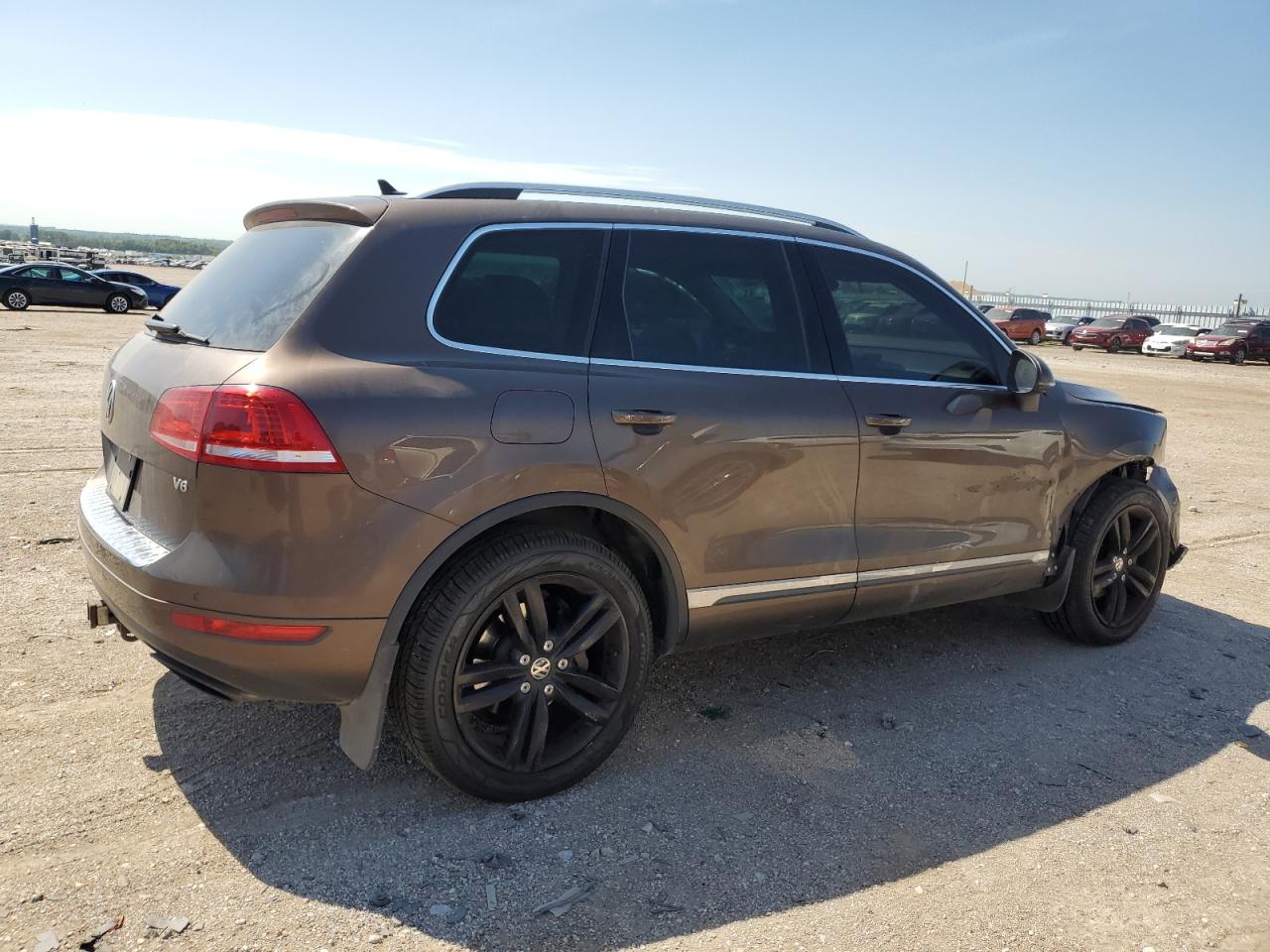 2014 Volkswagen Touareg V6 Brown vin: WVGEF9BP2ED011452