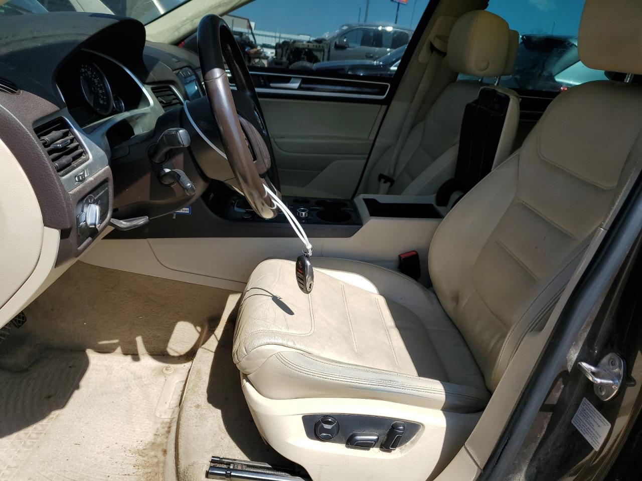 2014 Volkswagen Touareg V6 Brown vin: WVGEF9BP2ED011452